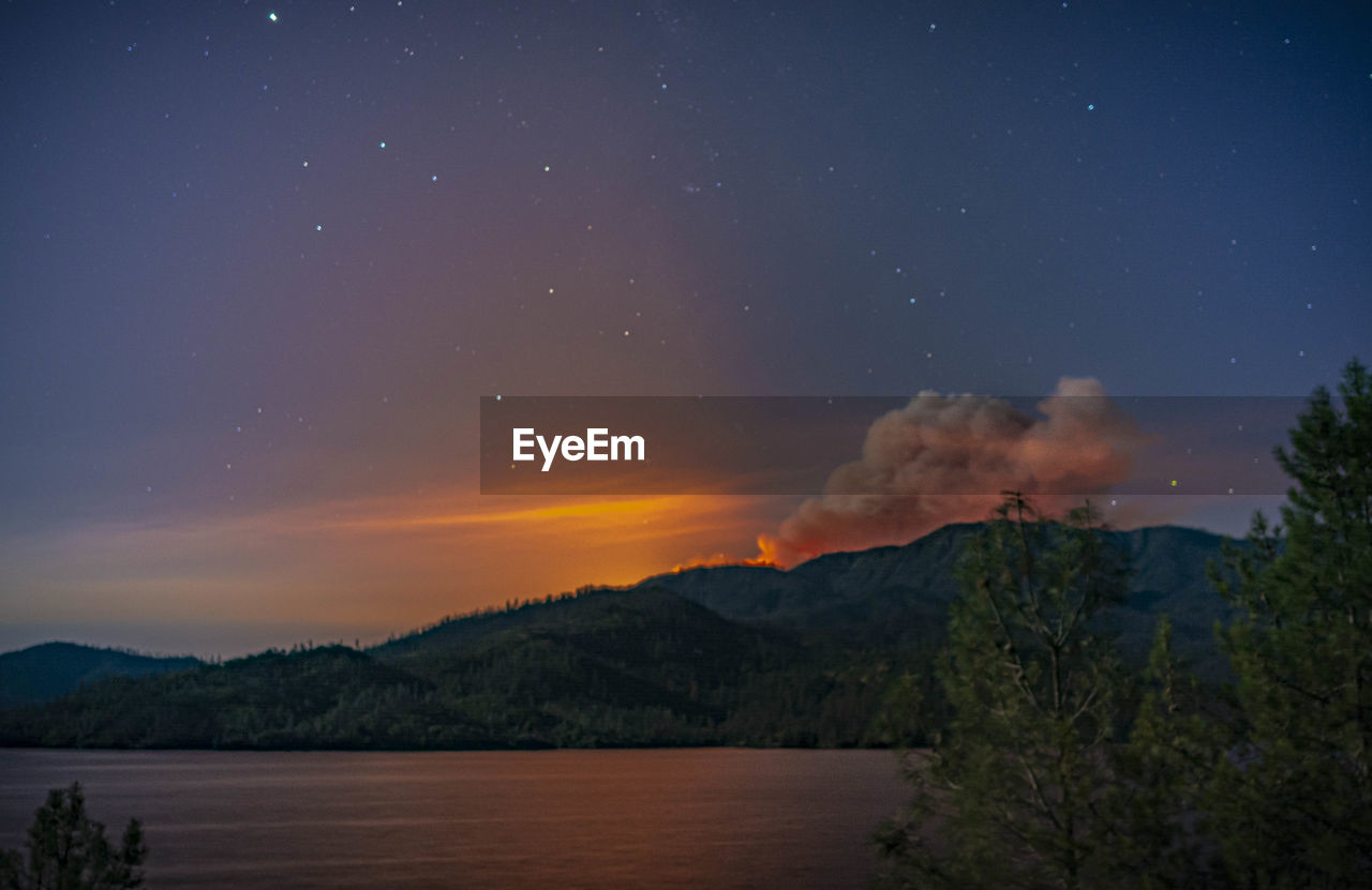 Active zogg fire burning south of whiskeytown lake in northern california 