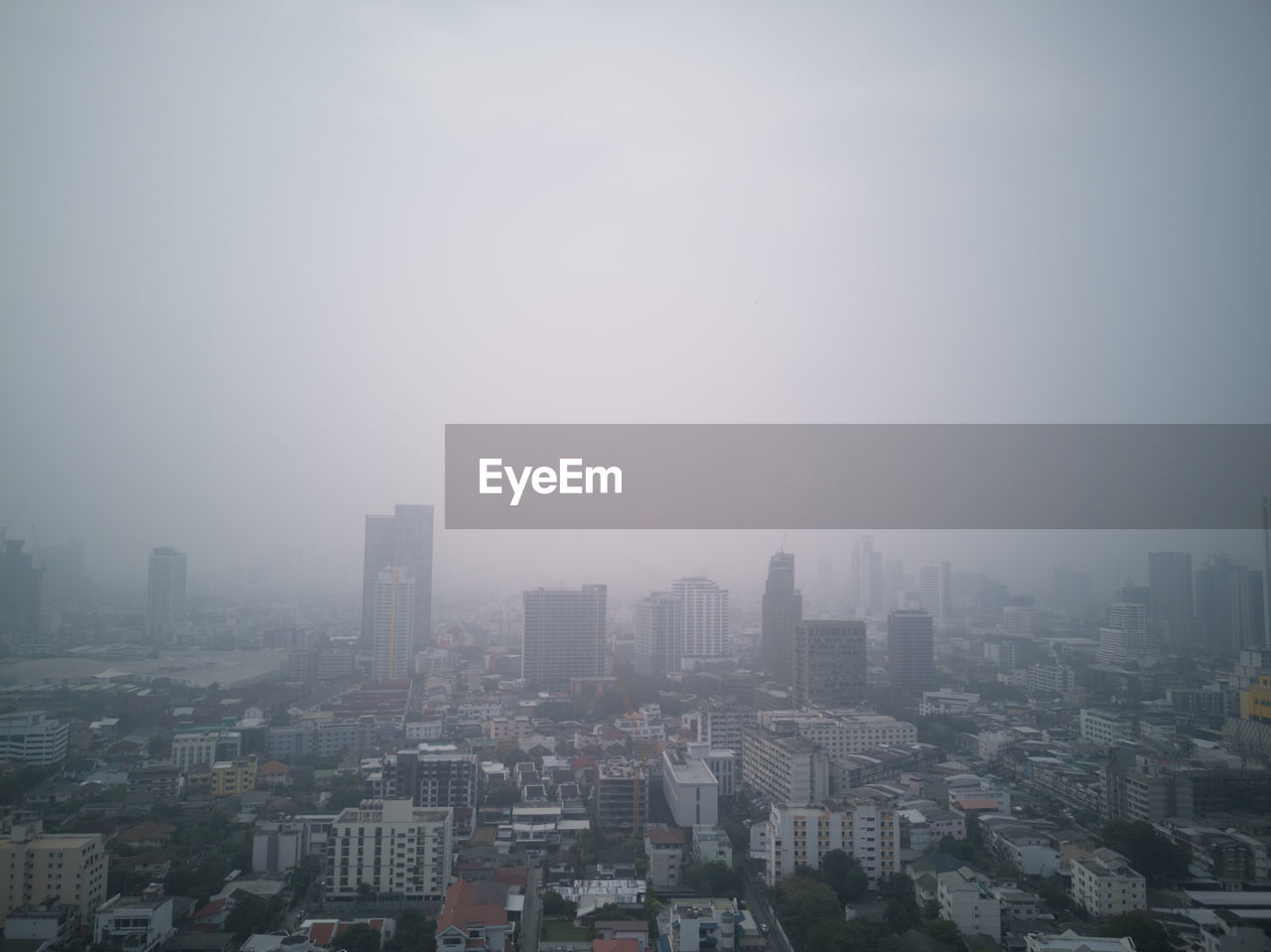 HIGH ANGLE VIEW OF BUILDINGS AGAINST SKY