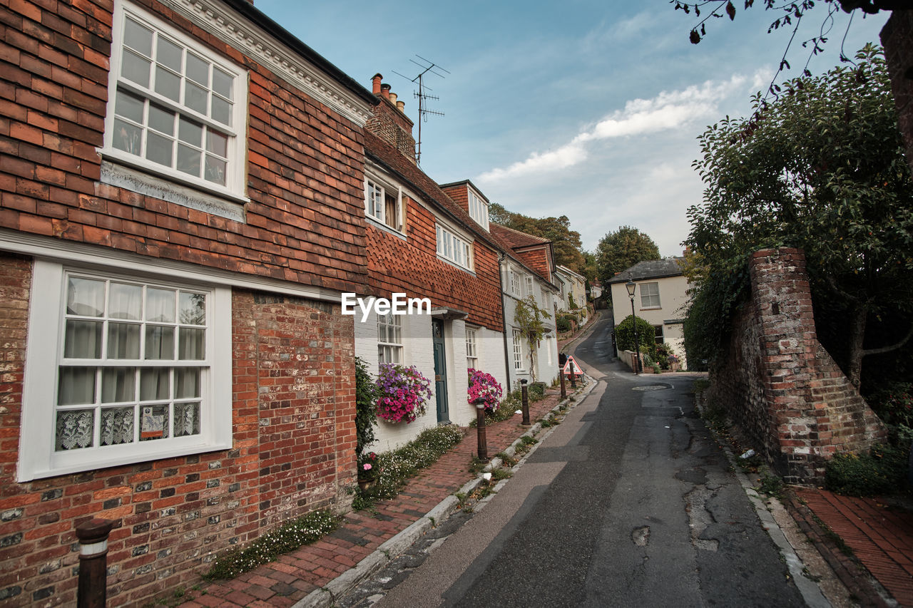 Old tiled houses on chapel hil in lewes, east sussex