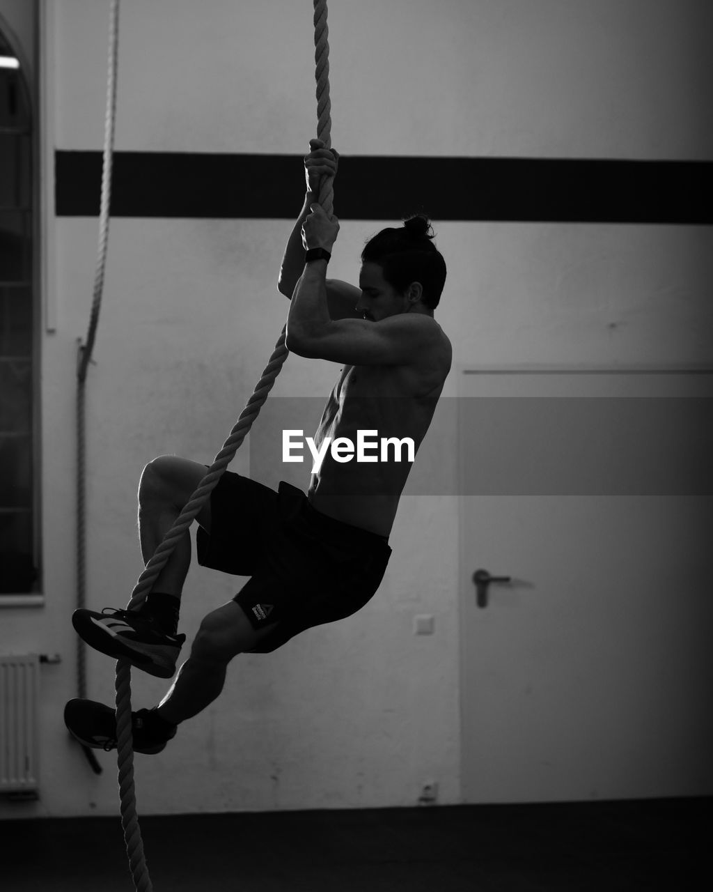 SIDE VIEW OF YOUNG MAN HOLDING SWING