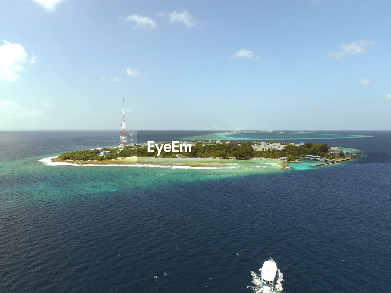 AERIAL VIEW OF SEA AGAINST SKY