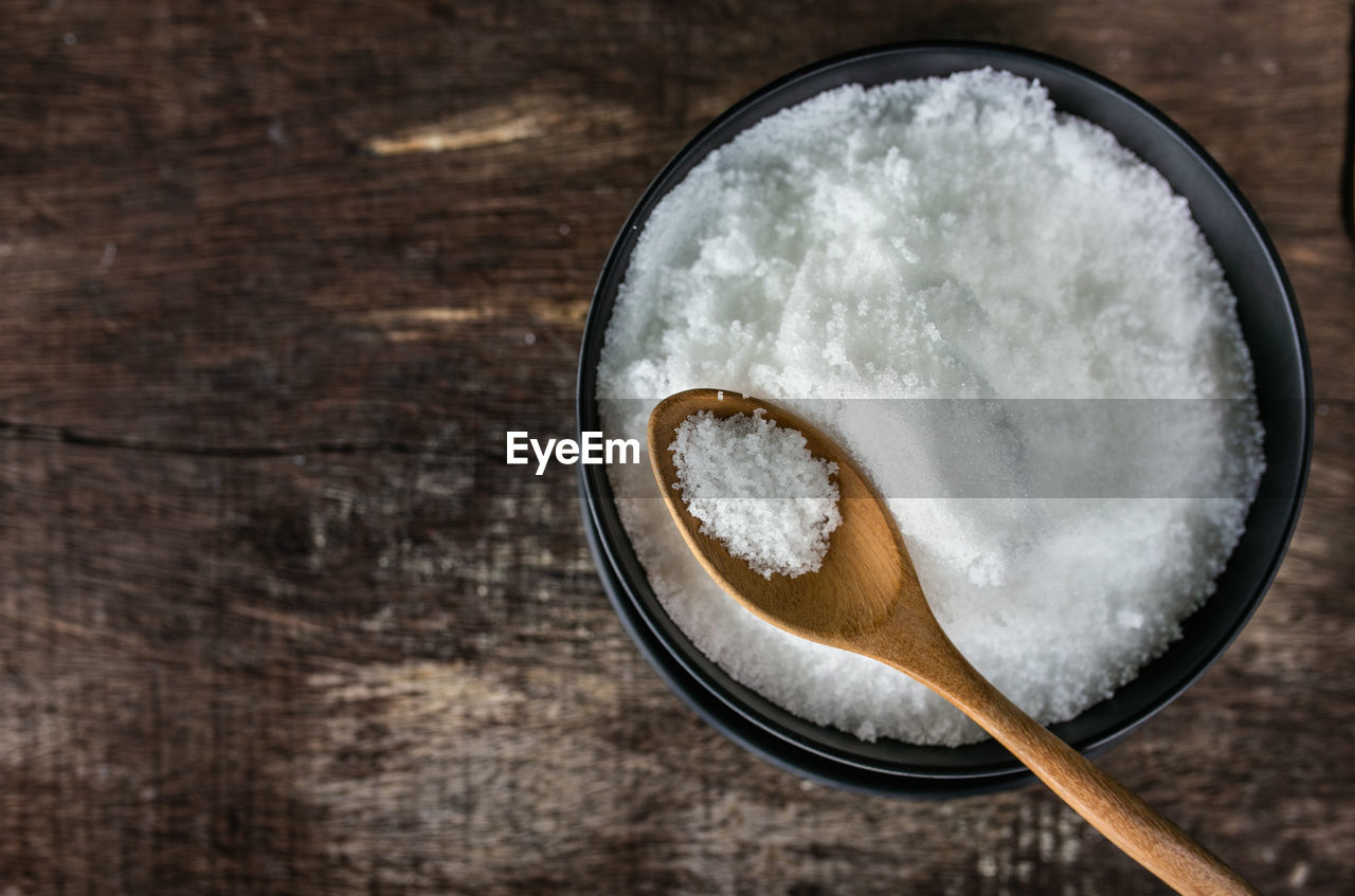 HIGH ANGLE VIEW OF BREAD IN CONTAINER