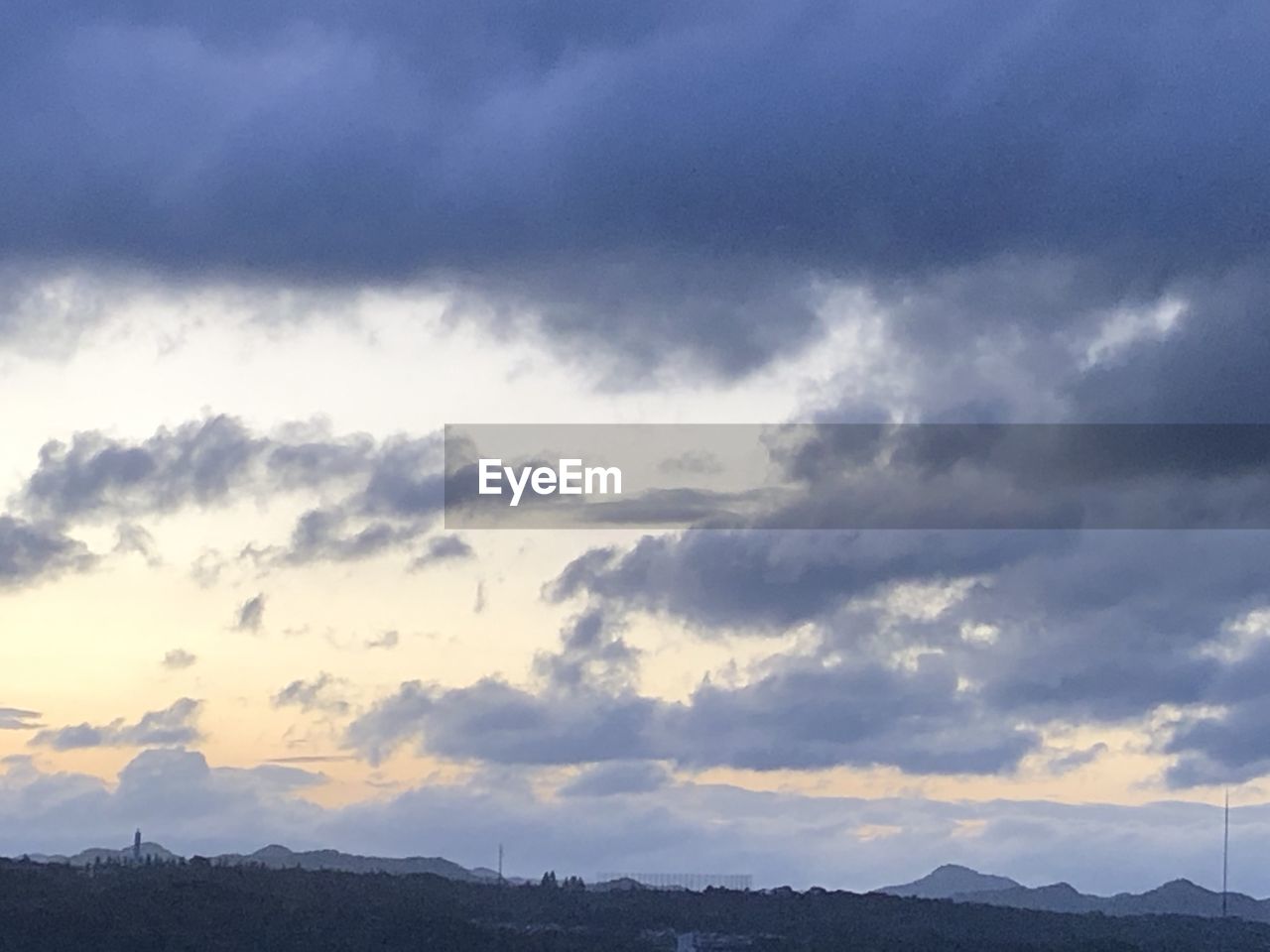 SCENIC VIEW OF DRAMATIC SKY OVER LANDSCAPE