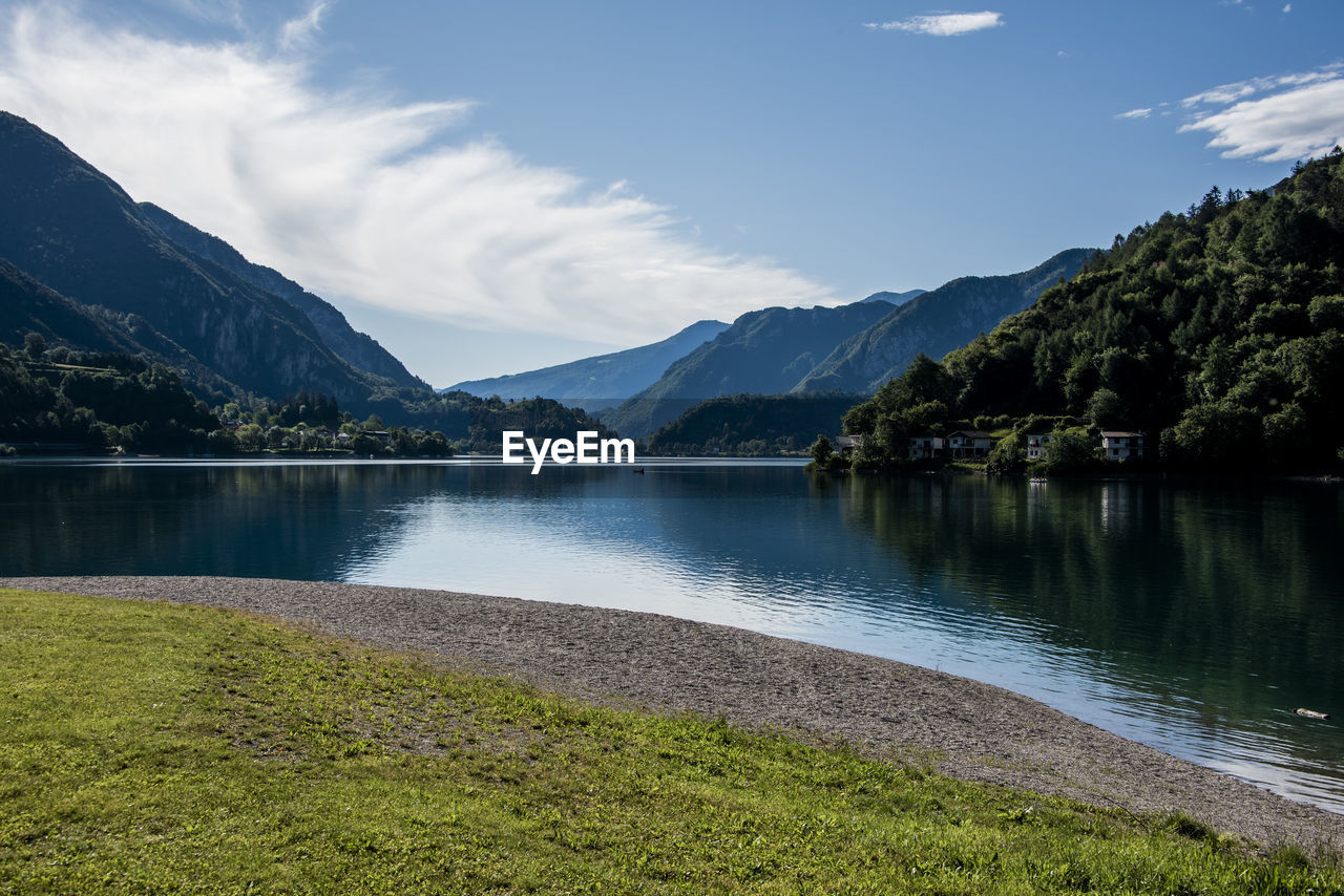 SCENIC VIEW OF LAKE BY MOUNTAIN AGAINST SKY