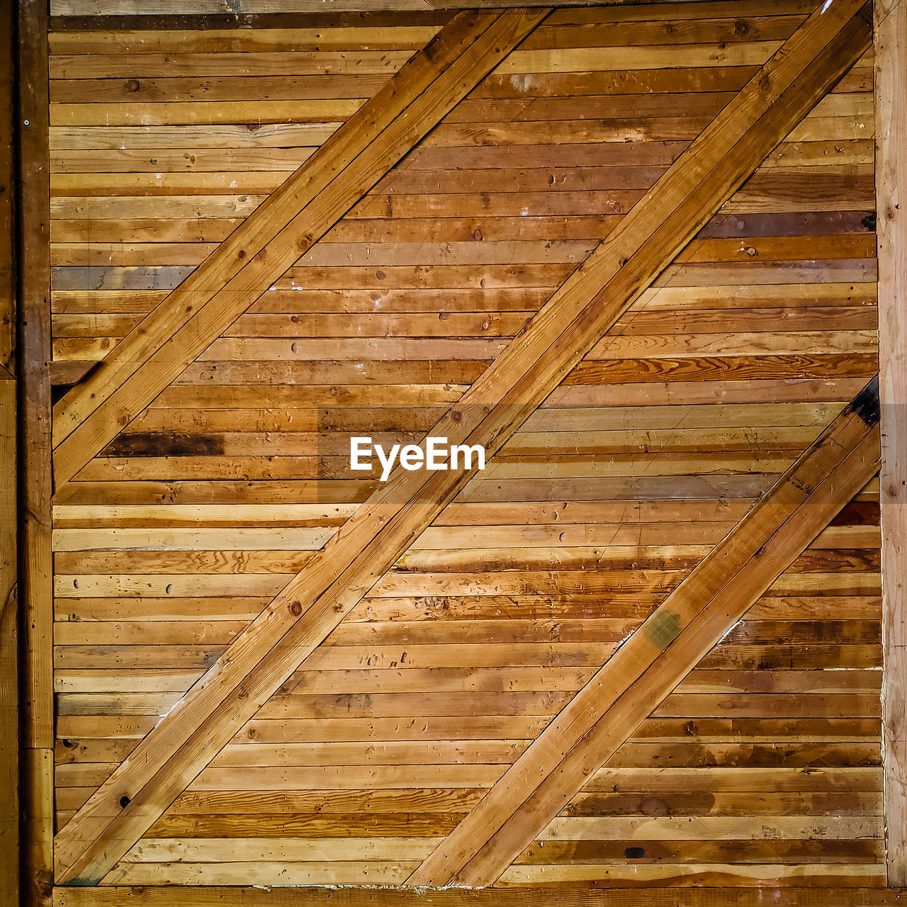 LOW ANGLE VIEW OF ROOF AT HOME