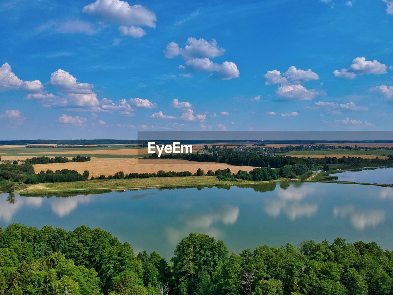 PANORAMIC VIEW OF LAKE AGAINST SKY