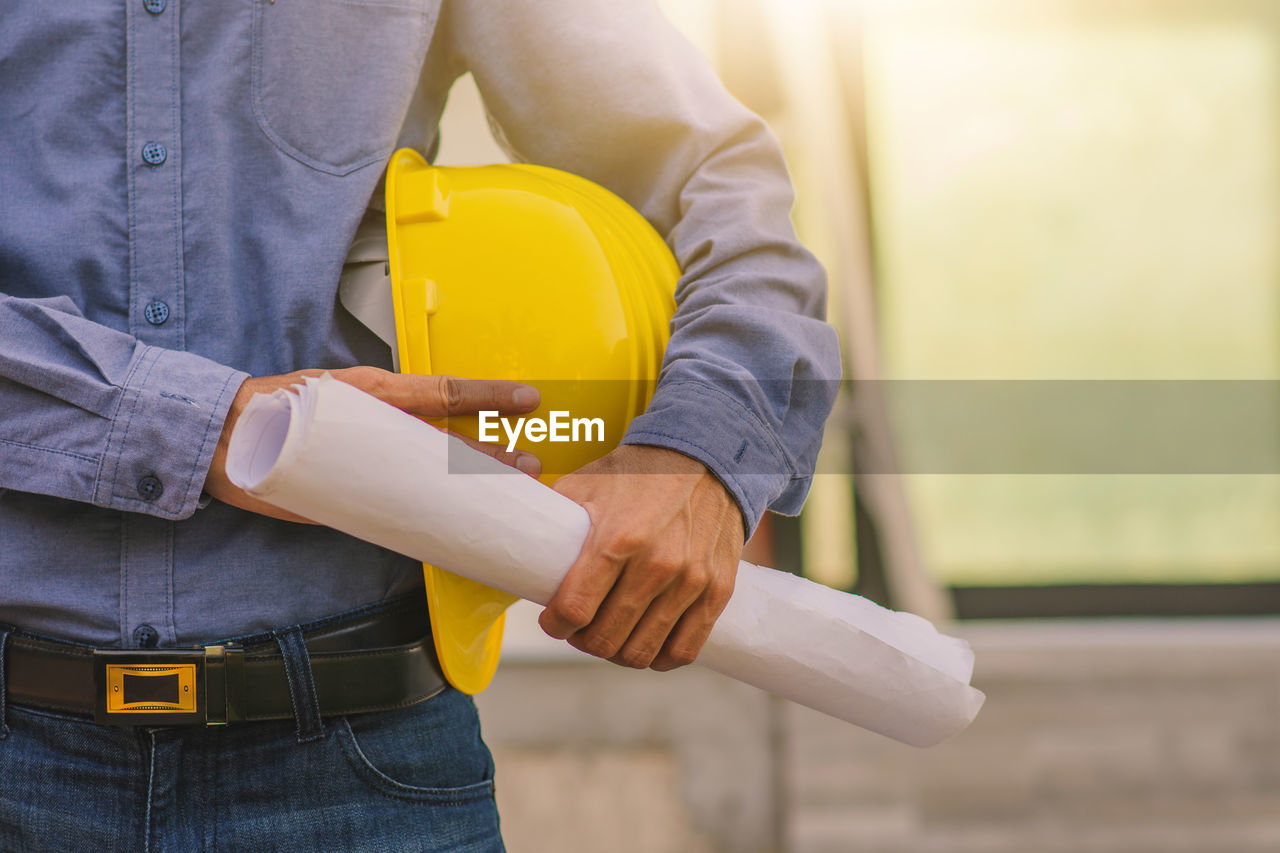 LOW ANGLE VIEW OF MAN WORKING ON CONSTRUCTION SITE