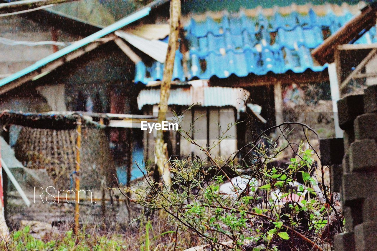 CLOSE-UP OF RUSTY ABANDONED HOUSE