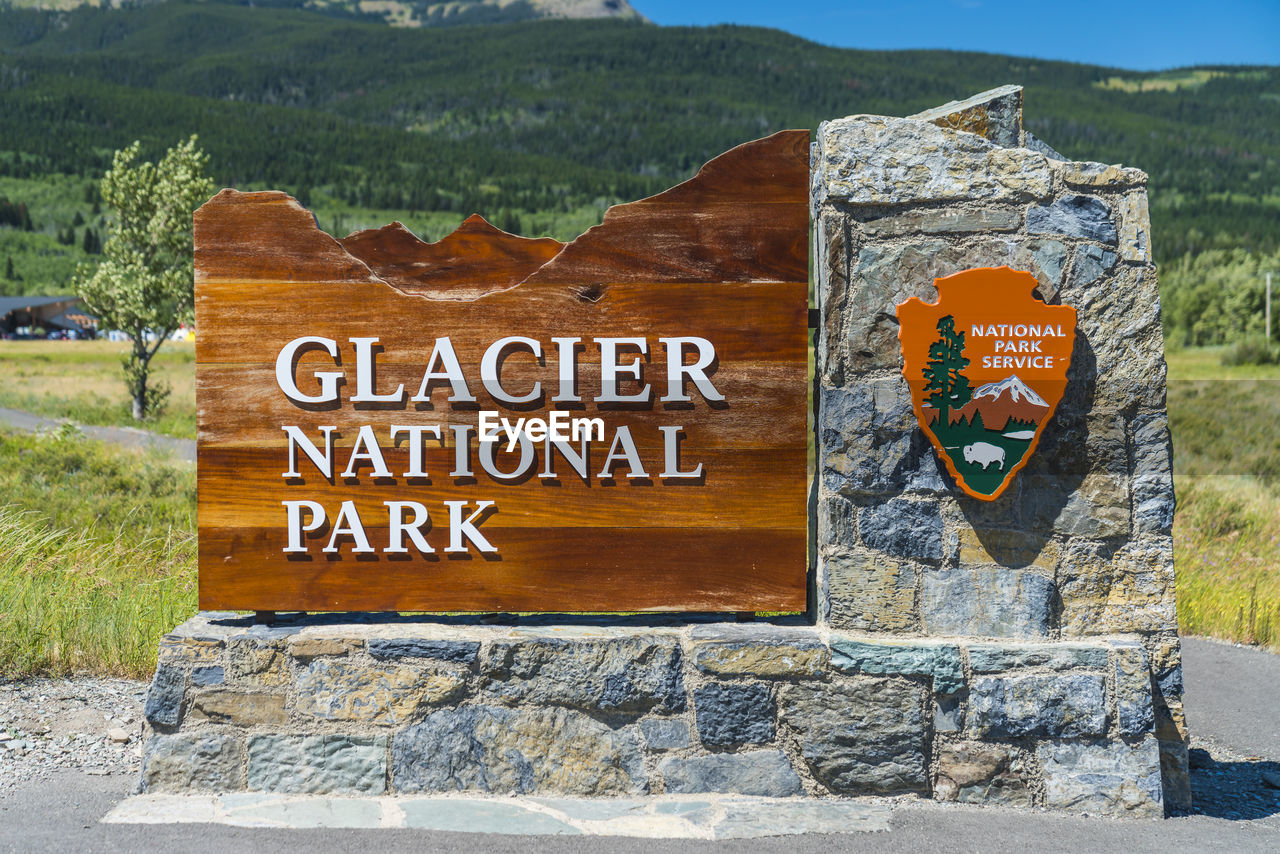 INFORMATION SIGN ON MOUNTAIN