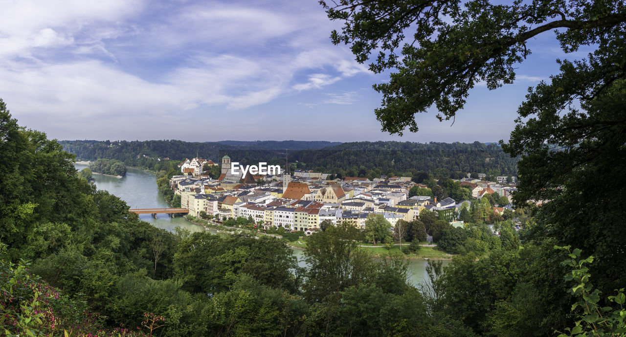 HIGH ANGLE VIEW OF BUILDINGS AND TREES IN CITY