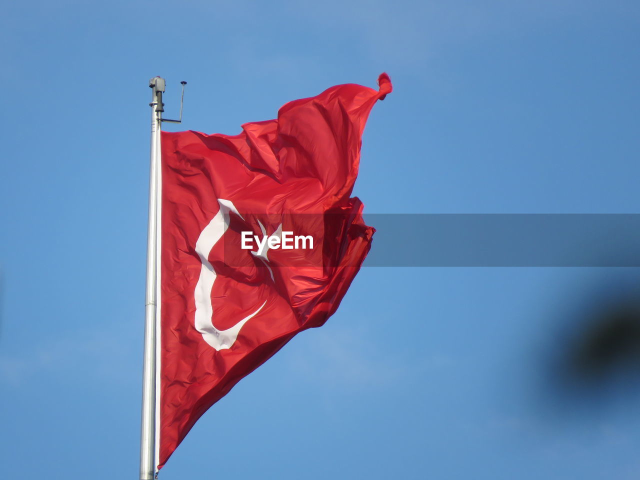 LOW ANGLE VIEW OF FLAG AGAINST SKY