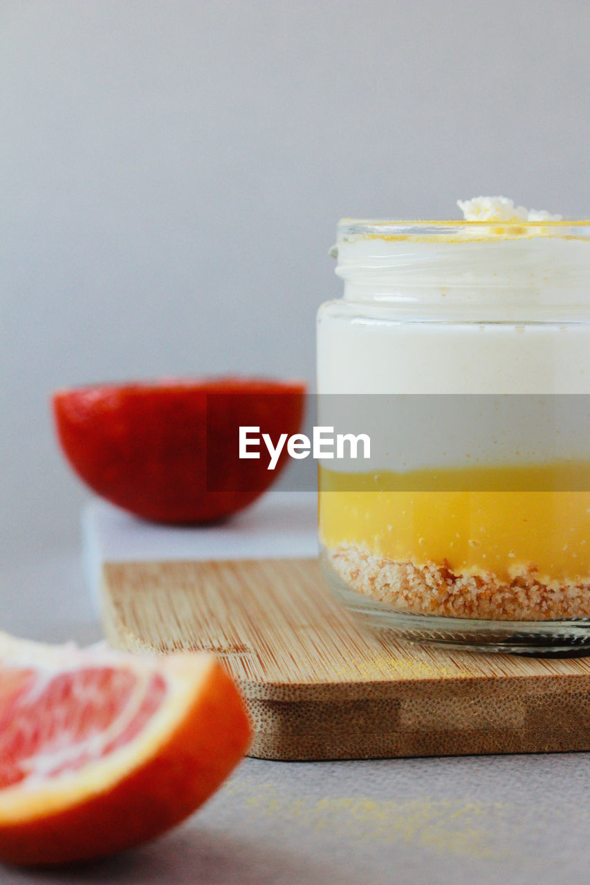 CLOSE-UP OF ORANGE JUICE IN GLASS