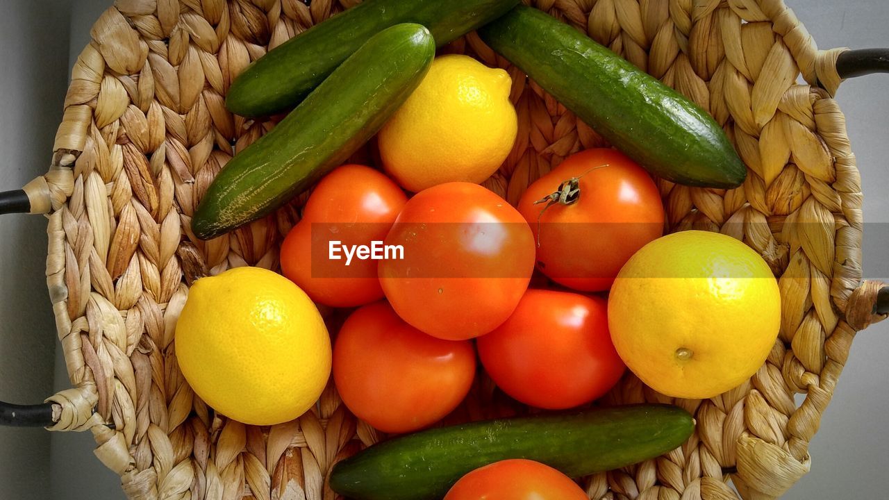 CLOSE-UP OF VEGETABLES