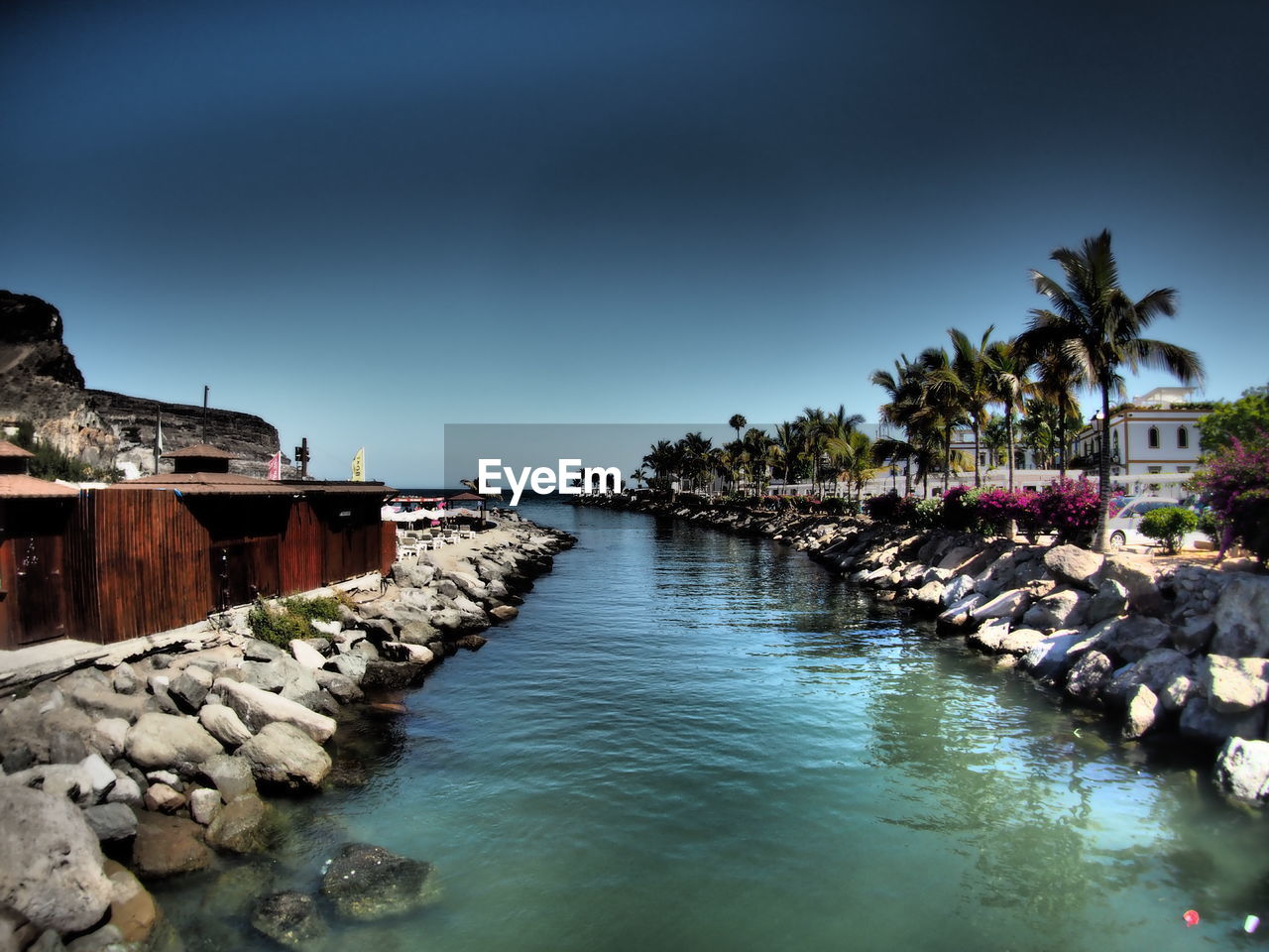 SCENIC VIEW OF RIVER AGAINST SKY