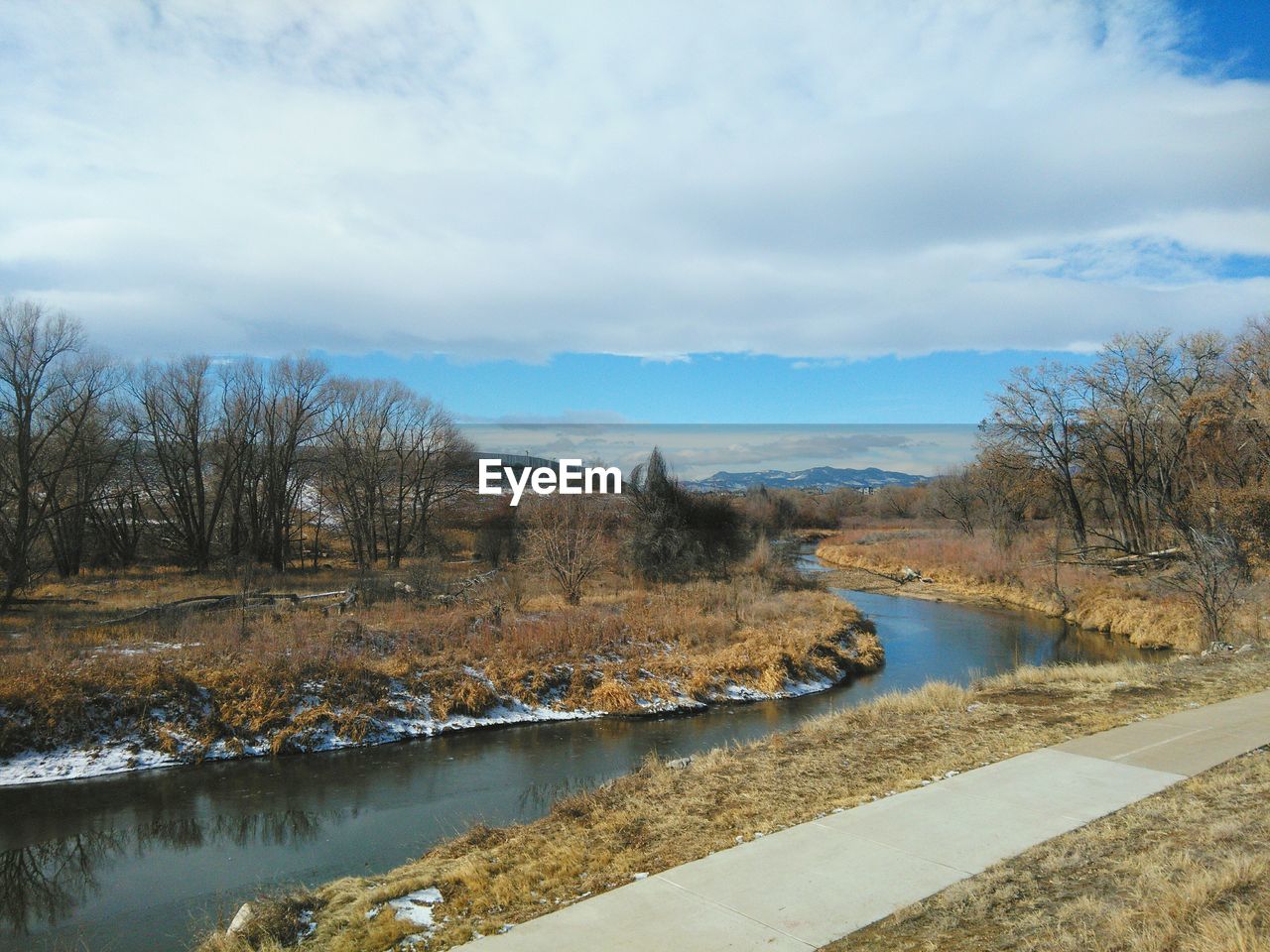 SCENIC VIEW OF RIVER AGAINST SKY