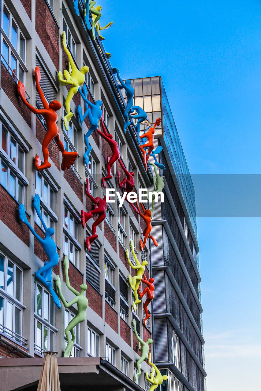 LOW ANGLE VIEW OF BUILDINGS AGAINST CLEAR SKY