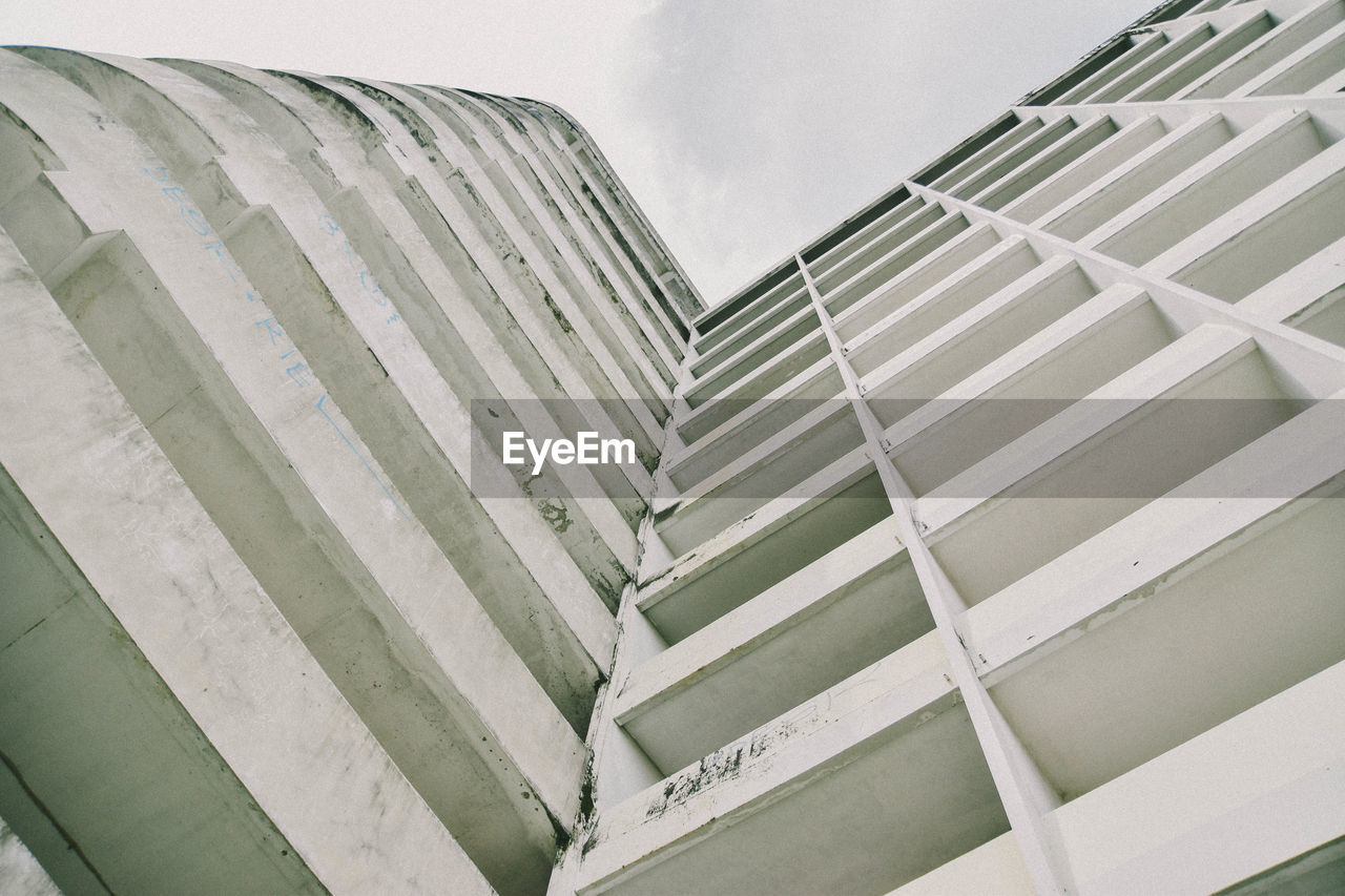 LOW ANGLE VIEW OF STEPS AGAINST BUILDING