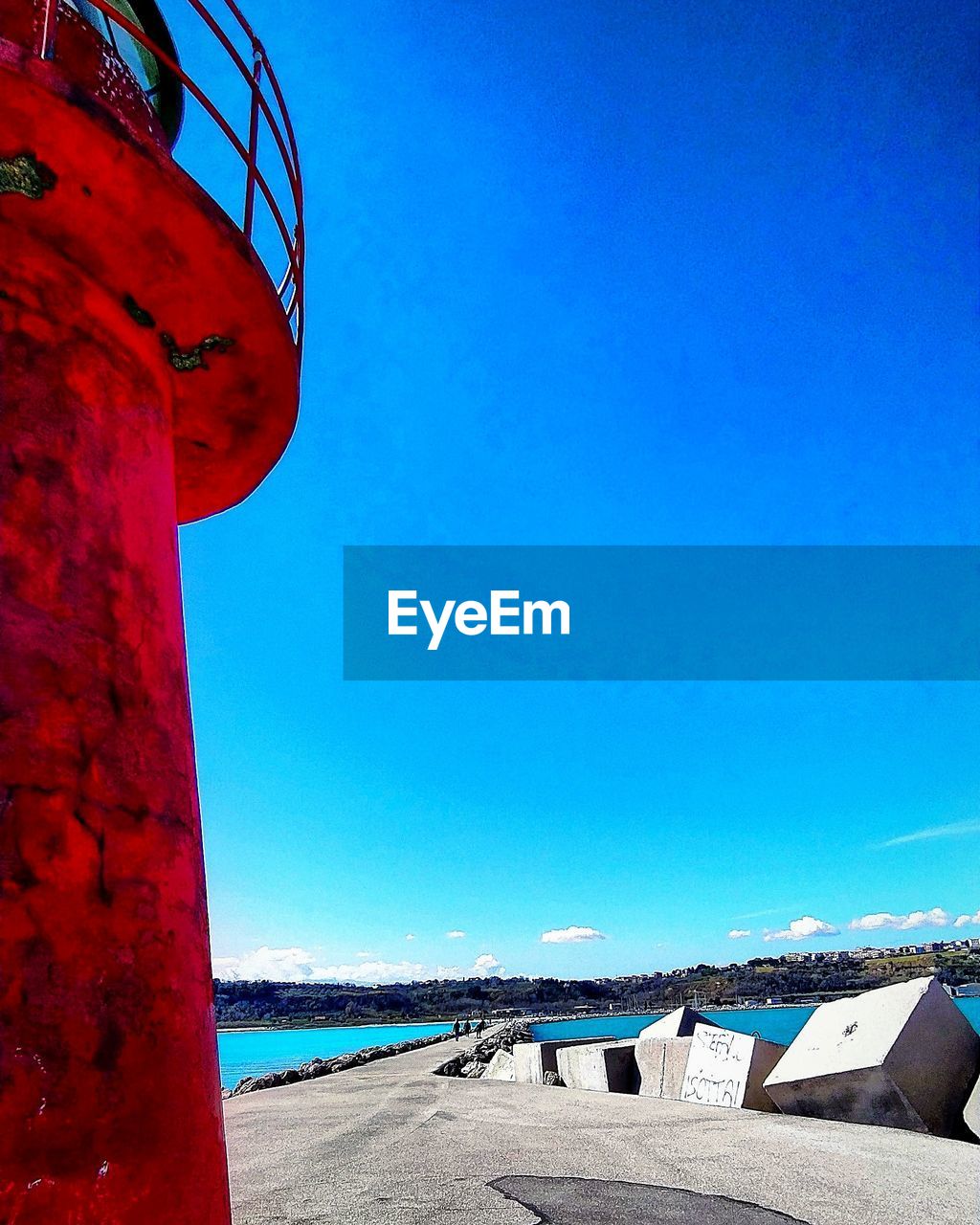 LOW ANGLE VIEW OF BEACH AGAINST SKY