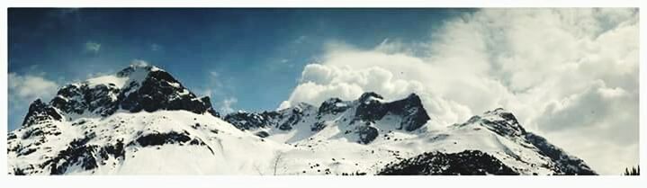 SCENIC VIEW OF SNOW COVERED MOUNTAINS AGAINST SKY