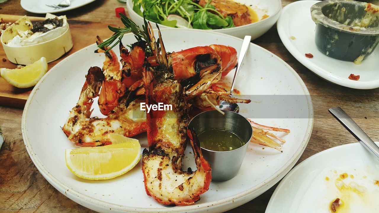 CLOSE-UP OF FOOD SERVED ON TABLE