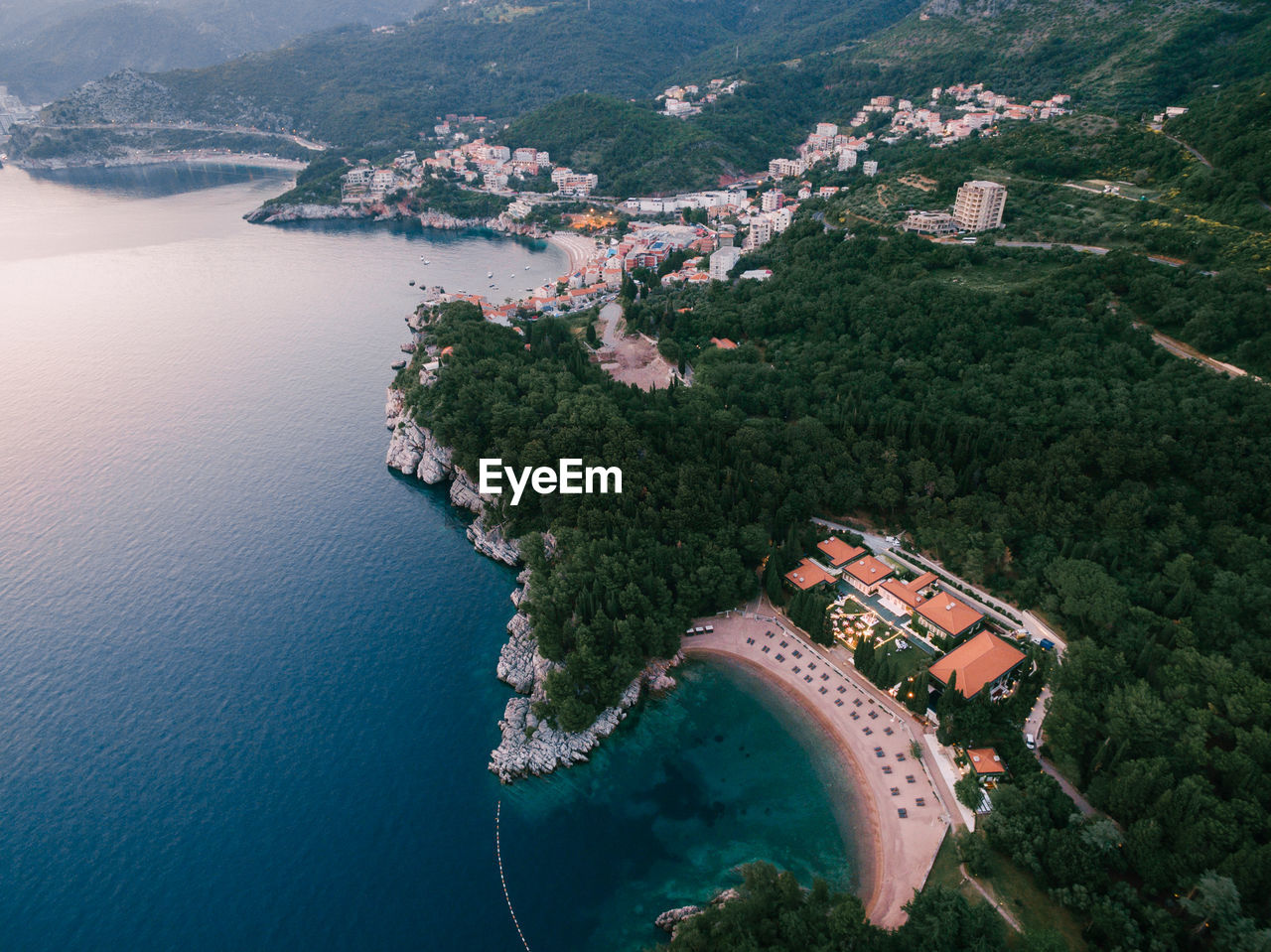 HIGH ANGLE VIEW OF BUILDINGS AND SEA