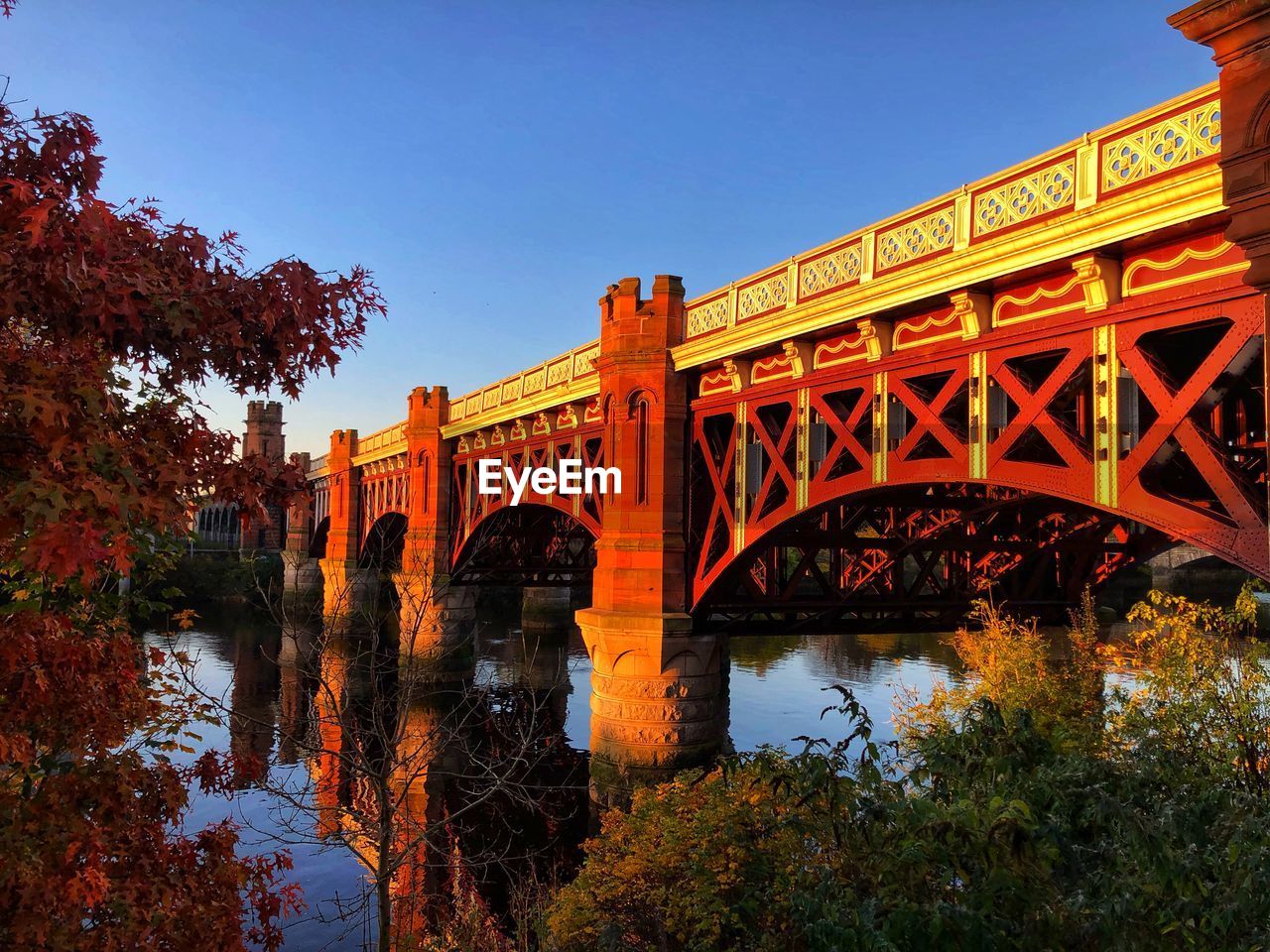 BRIDGE OVER RIVER AGAINST SKY