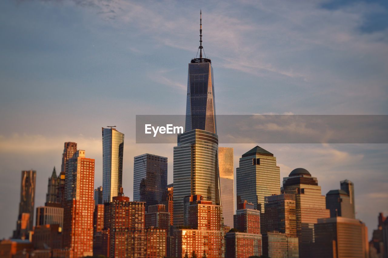 SKYSCRAPERS IN CITY AGAINST CLOUDY SKY