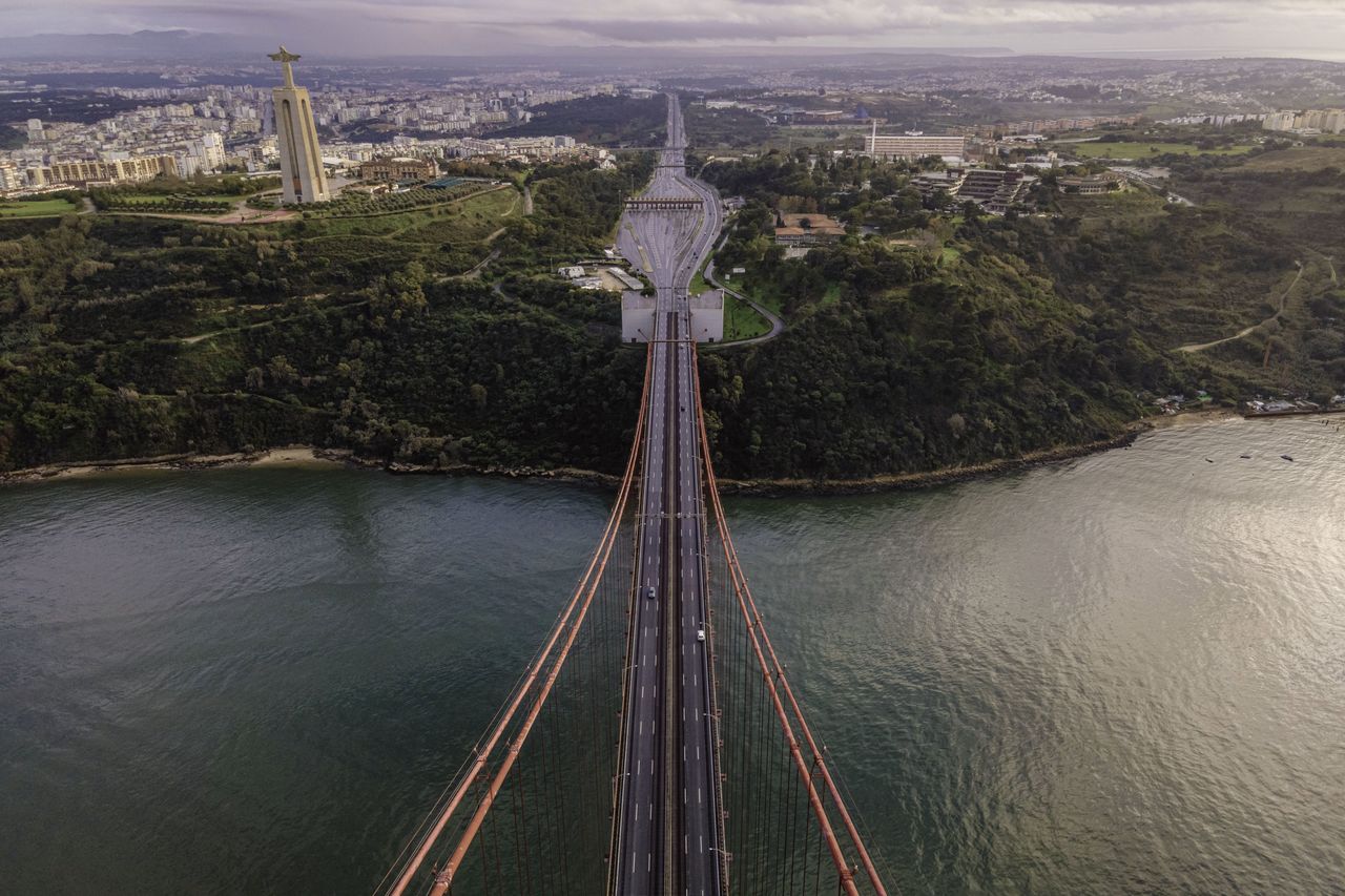 HIGH ANGLE VIEW OF CITY AT RIVERBANK