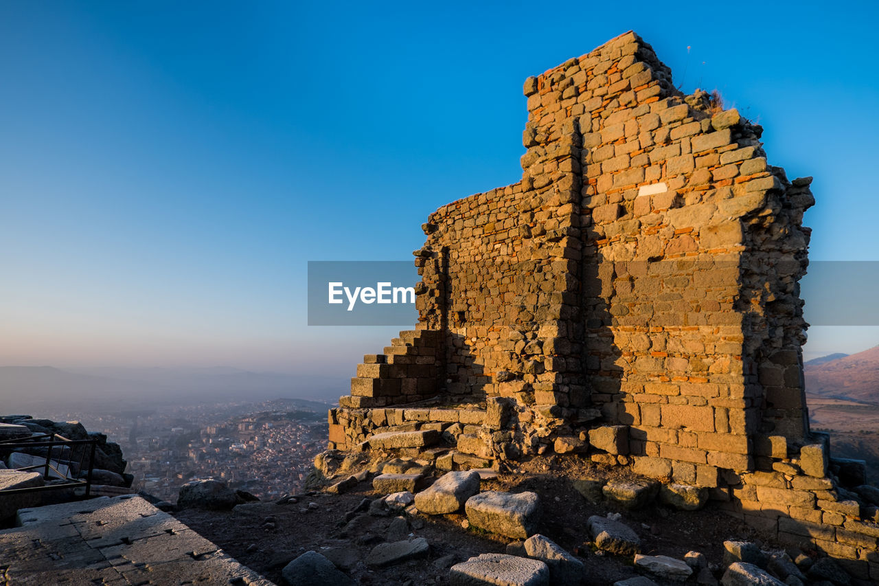 OLD RUINS OF BUILDING AGAINST CLEAR BLUE SKY