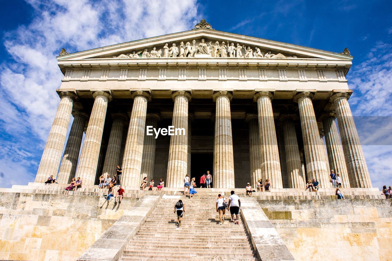 TOURISTS AT HISTORICAL BUILDING