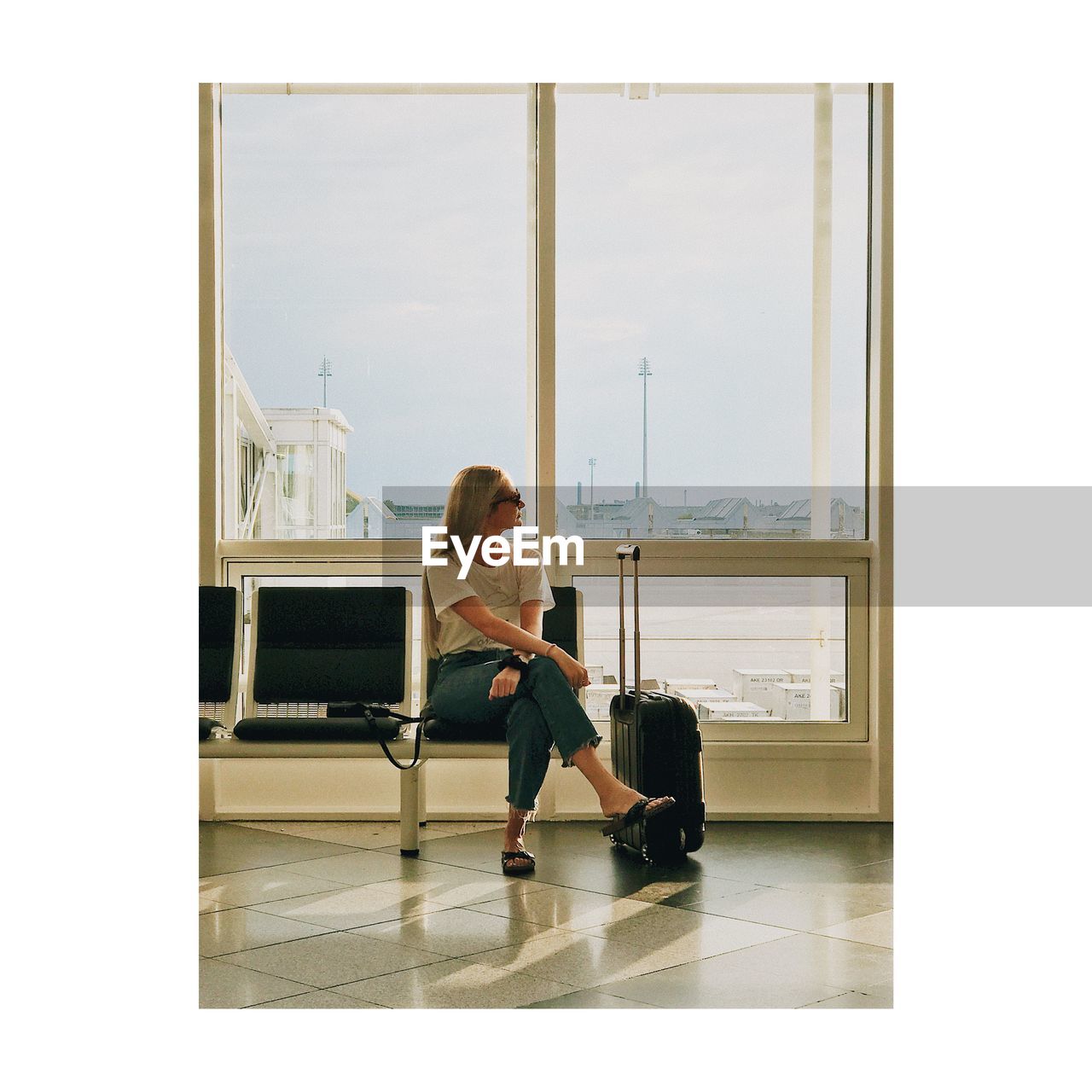 FULL LENGTH OF WOMAN SITTING ON FLOOR