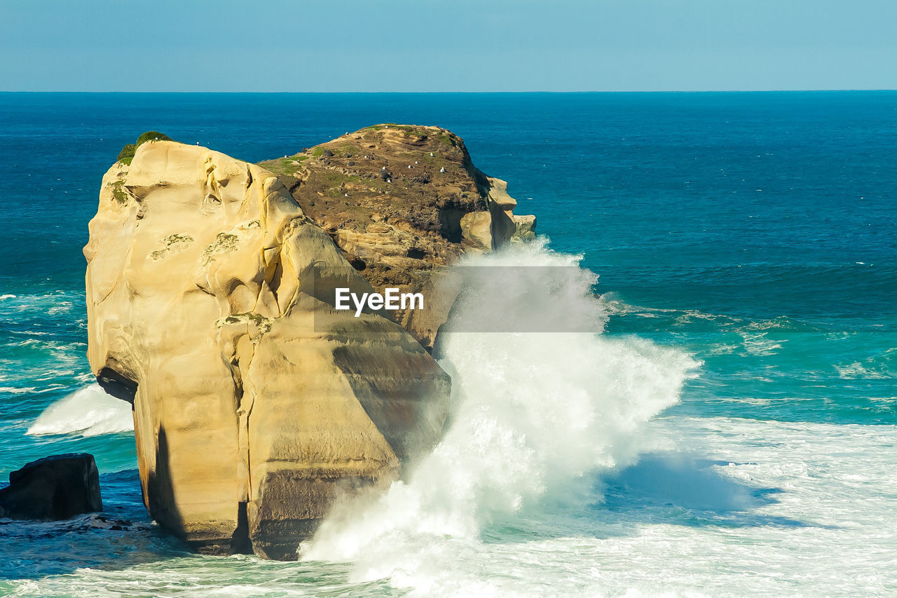 PANORAMIC SHOT OF SEA WAVES