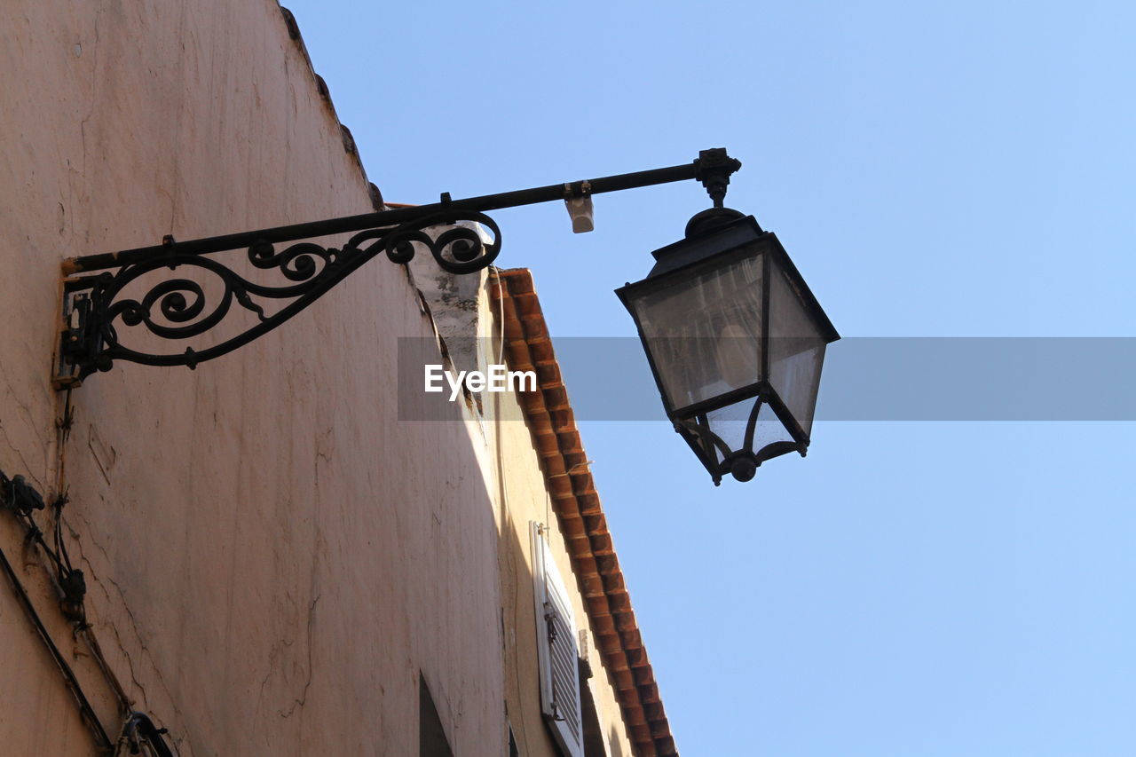 LOW ANGLE VIEW OF BUILT STRUCTURES AGAINST BLUE SKY