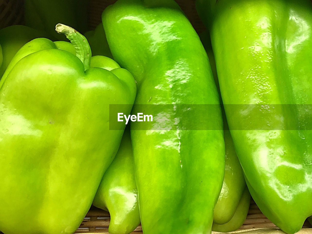 CLOSE-UP OF GREEN VEGETABLES AT MARKET STALL