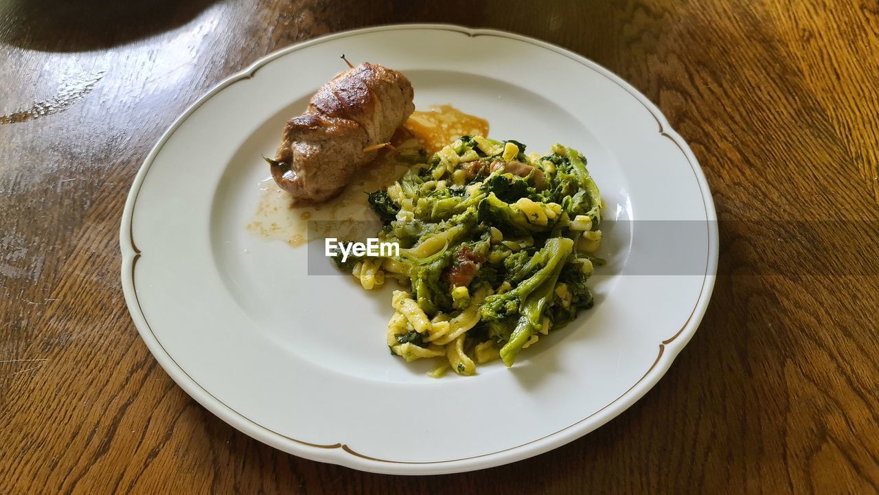 CLOSE-UP OF MEAL SERVED IN PLATE