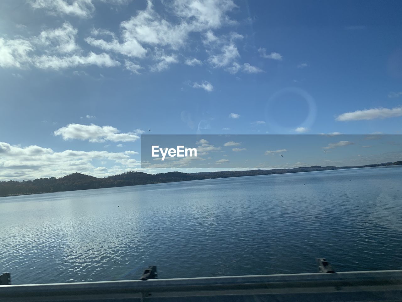 IDYLLIC VIEW OF LAKE AGAINST SKY