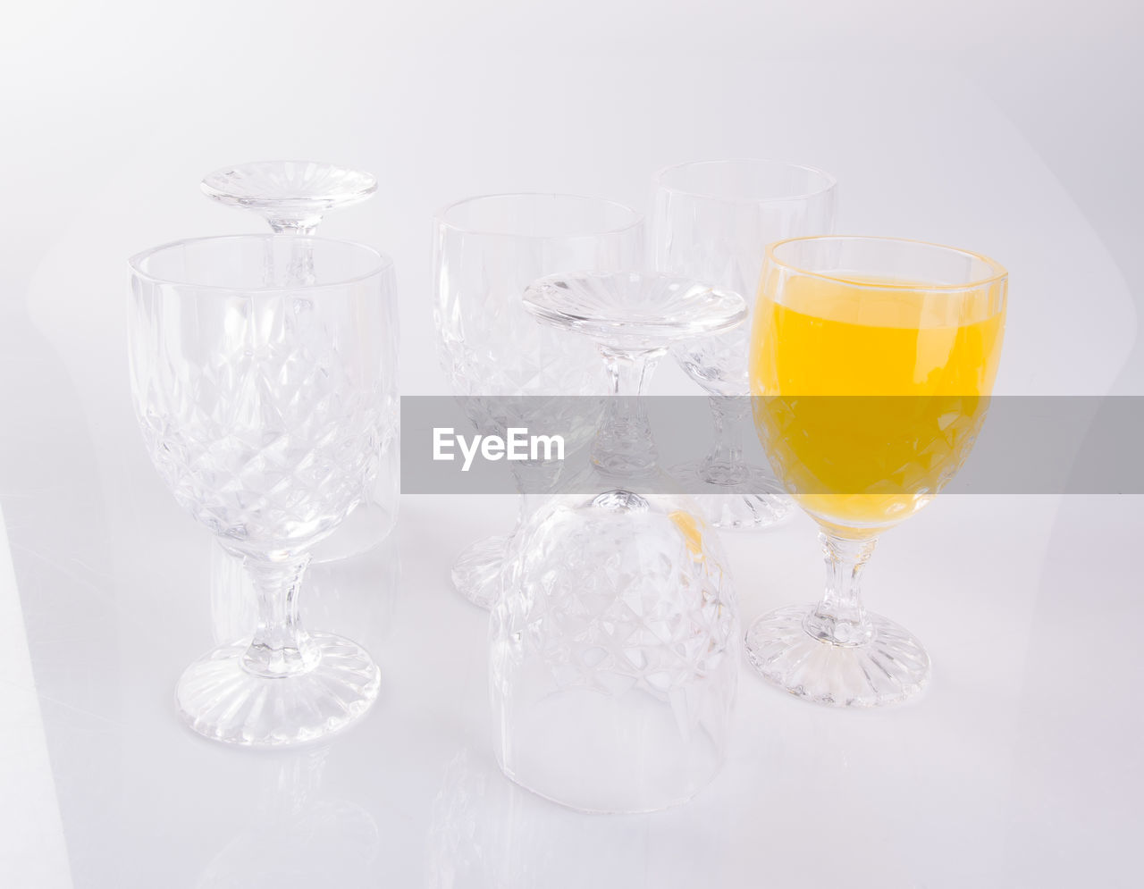 CLOSE-UP OF WINE GLASSES ON TABLE