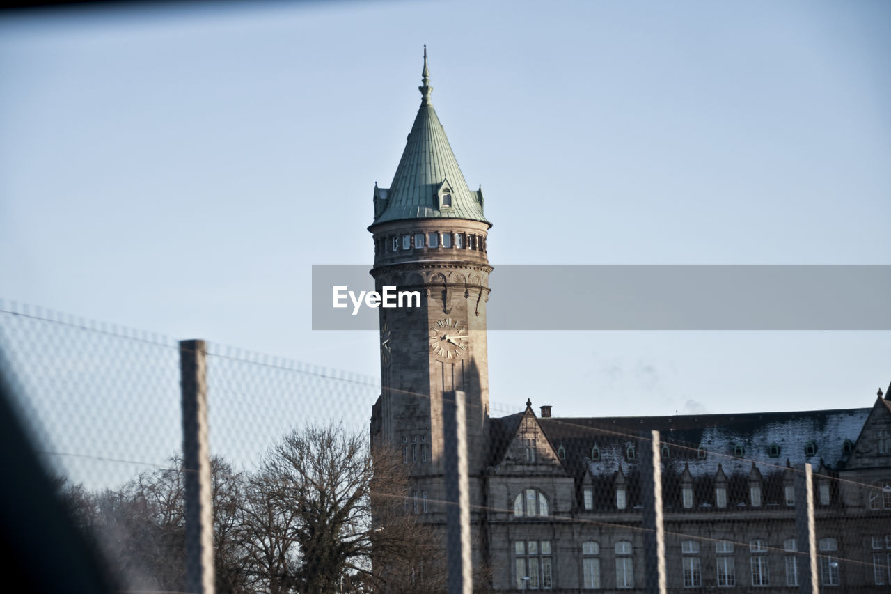 LOW ANGLE VIEW OF TOWER AGAINST CLEAR SKY