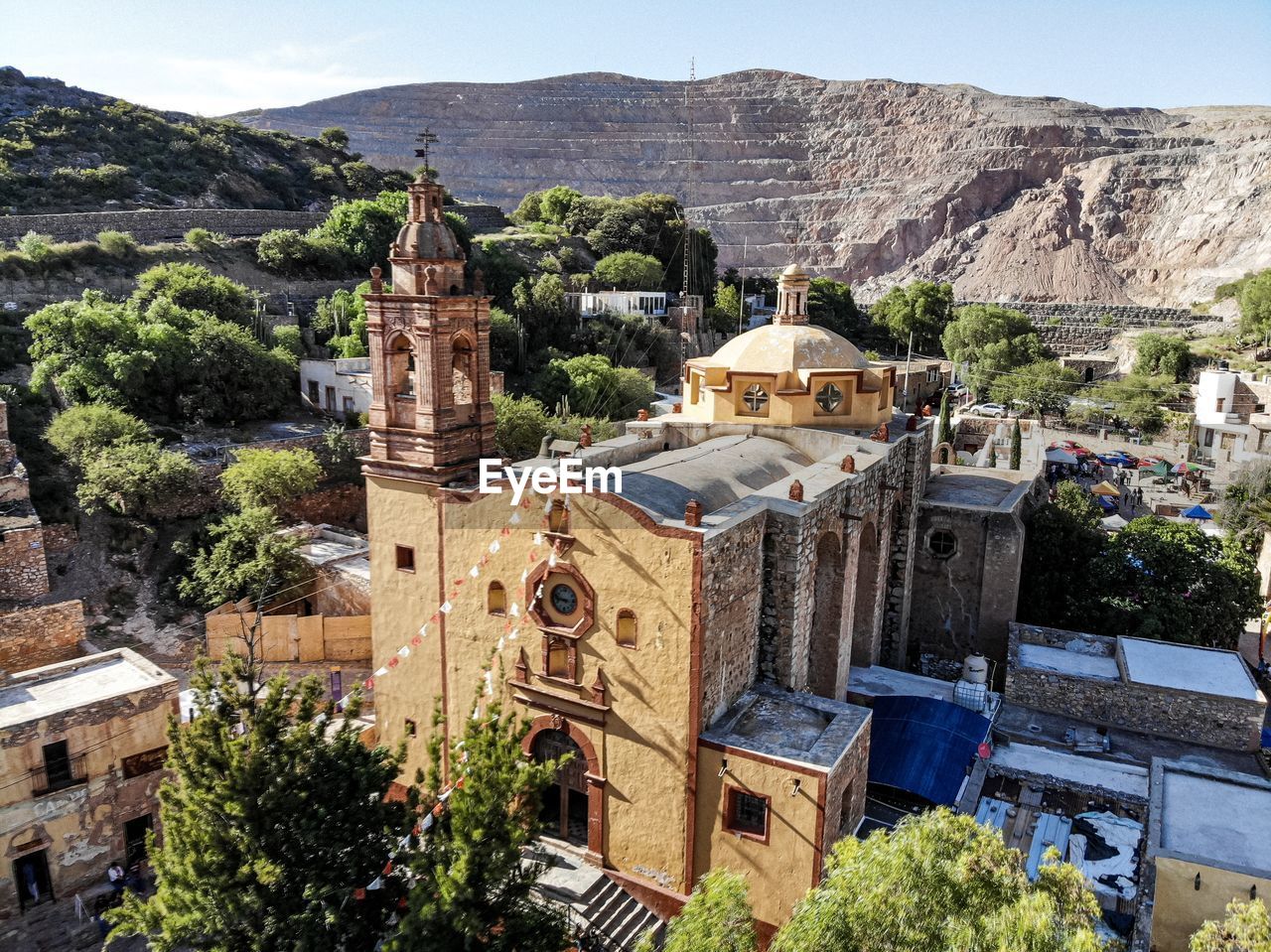 PANORAMIC VIEW OF TEMPLE AND BUILDING AGAINST SKY