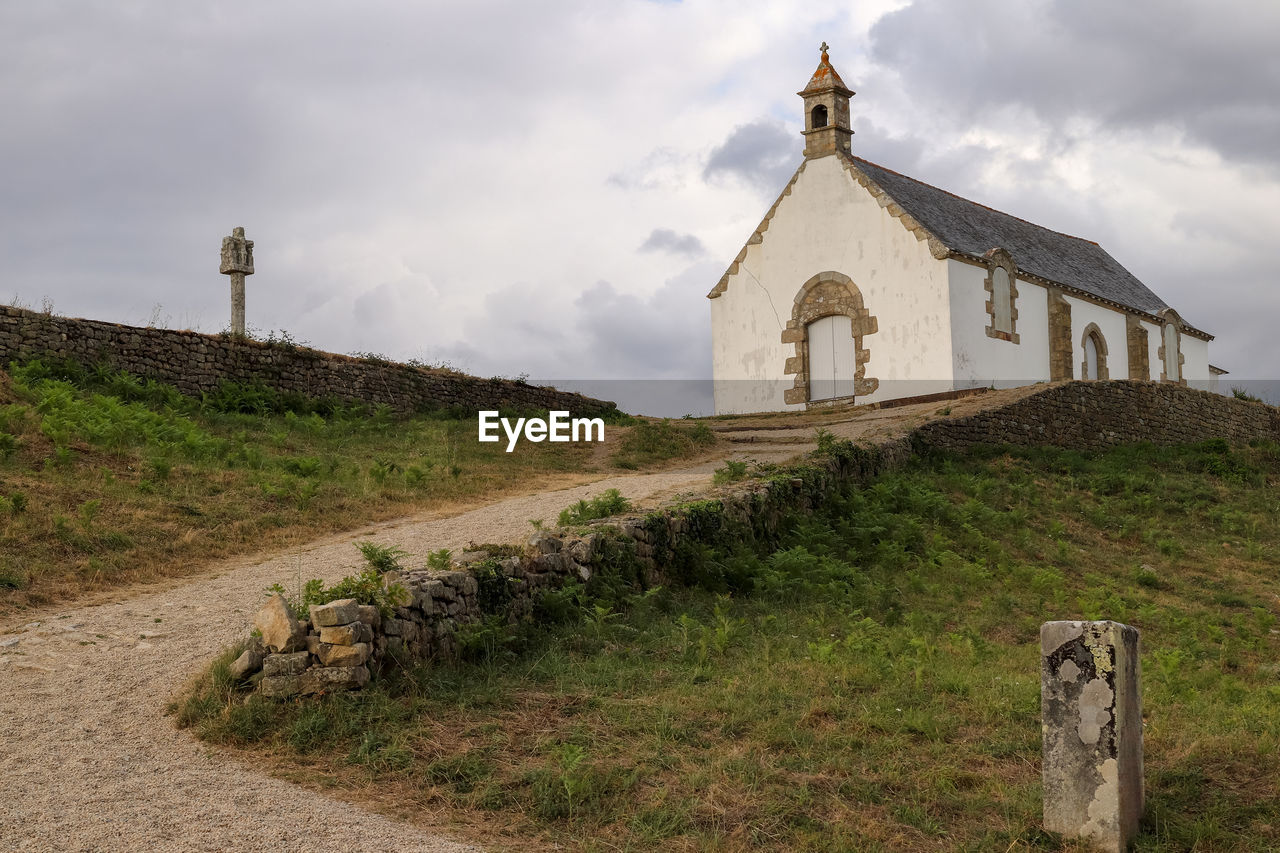 VIEW OF TEMPLE AGAINST BUILDING