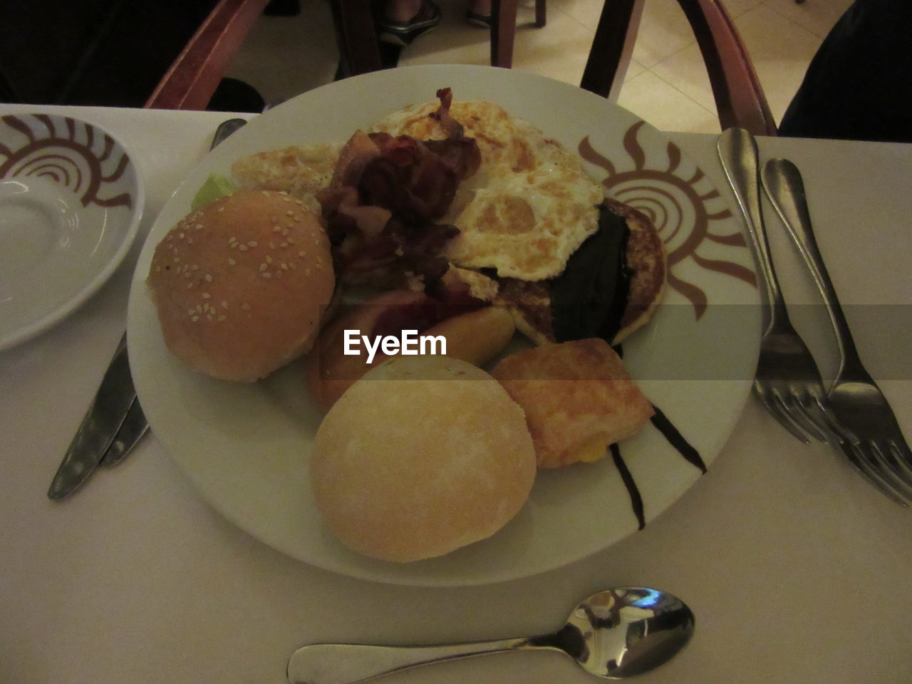 CLOSE-UP OF FOOD ON TABLE