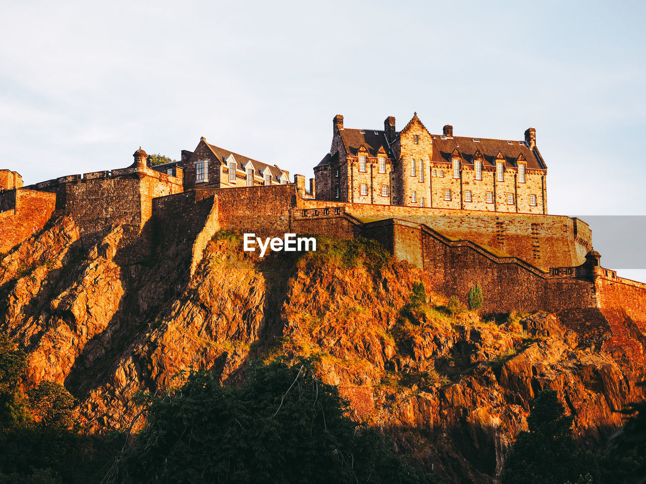 LOW ANGLE VIEW OF CASTLE AGAINST SKY