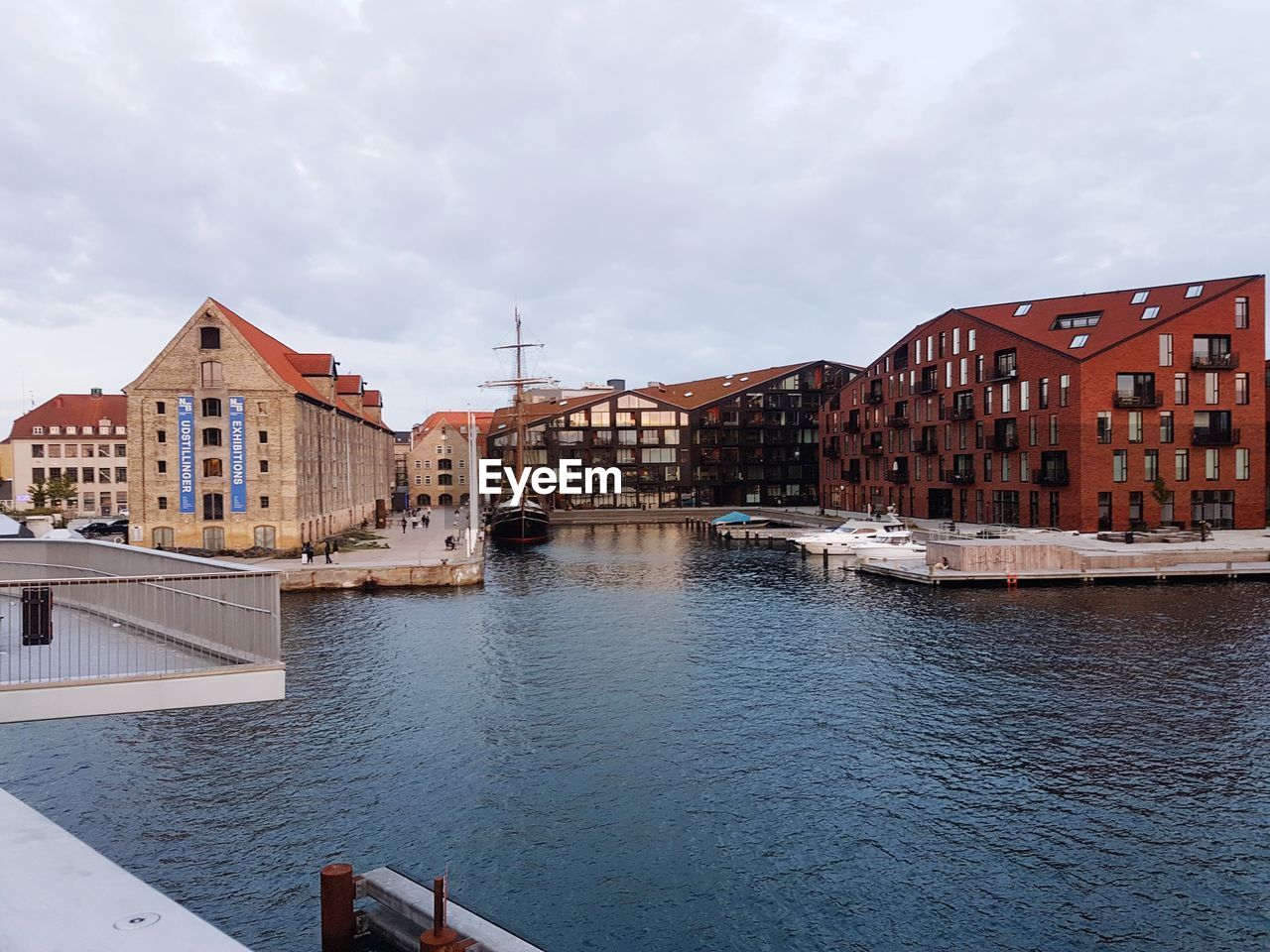 VIEW OF BUILDINGS AGAINST SKY