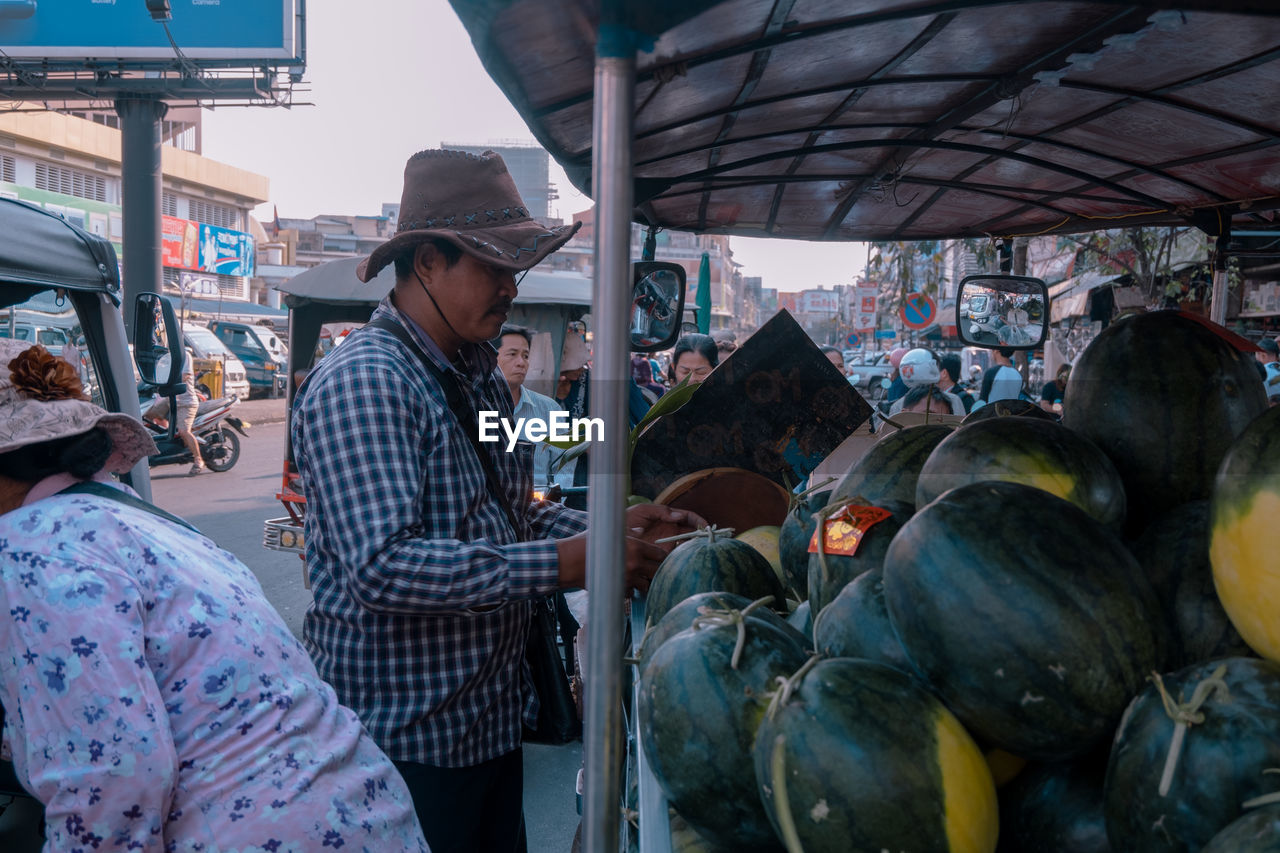 MIDSECTION OF WOMAN AT MARKET