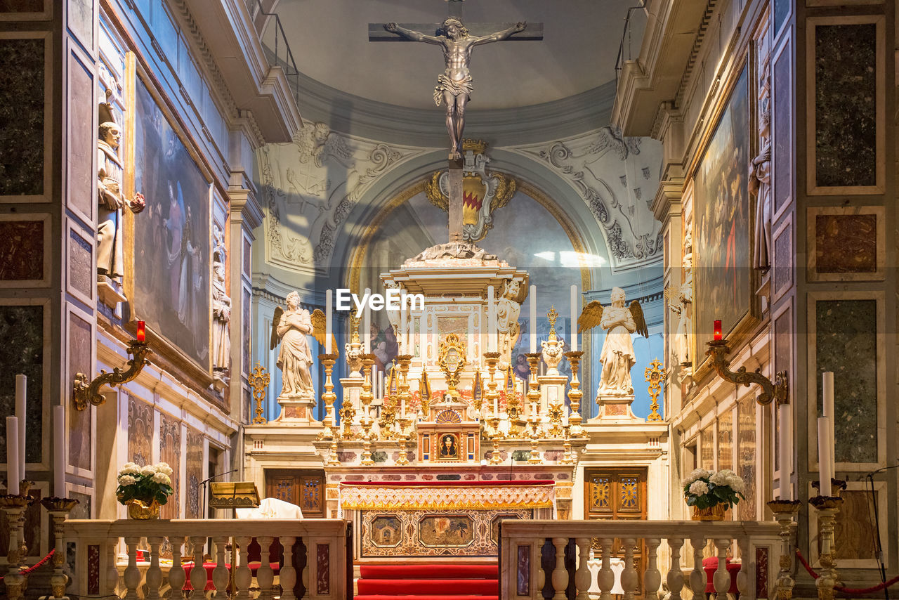 Altar with crucifix in chiesa di ognissanti church in florence, italy