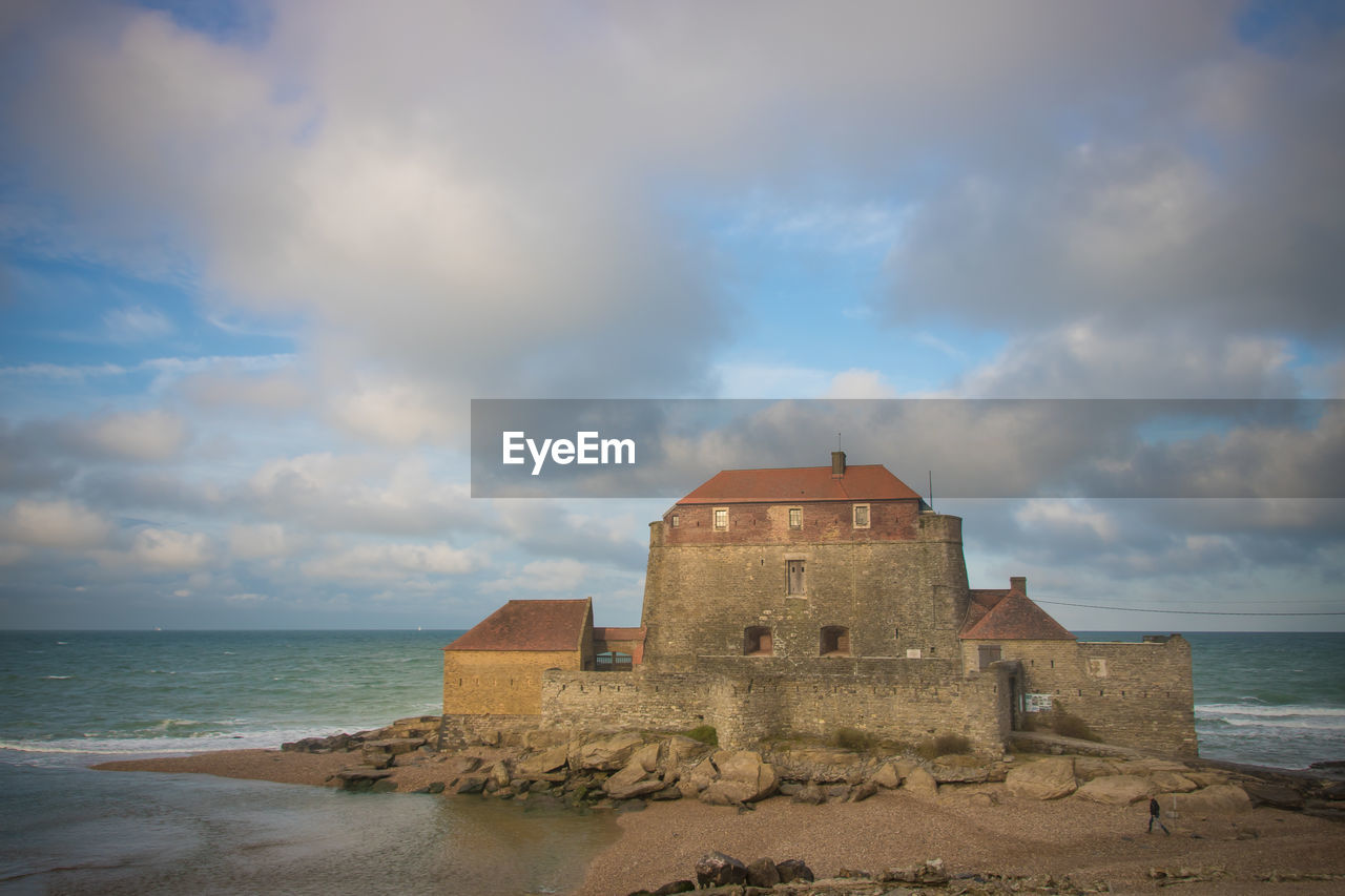 Fort d'ambleteus is a fort located in the town of ambleteuse in pas-de-calais in france 