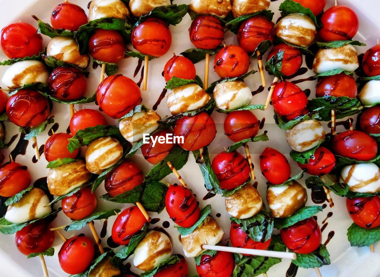 FULL FRAME SHOT OF CHOPPED TOMATOES