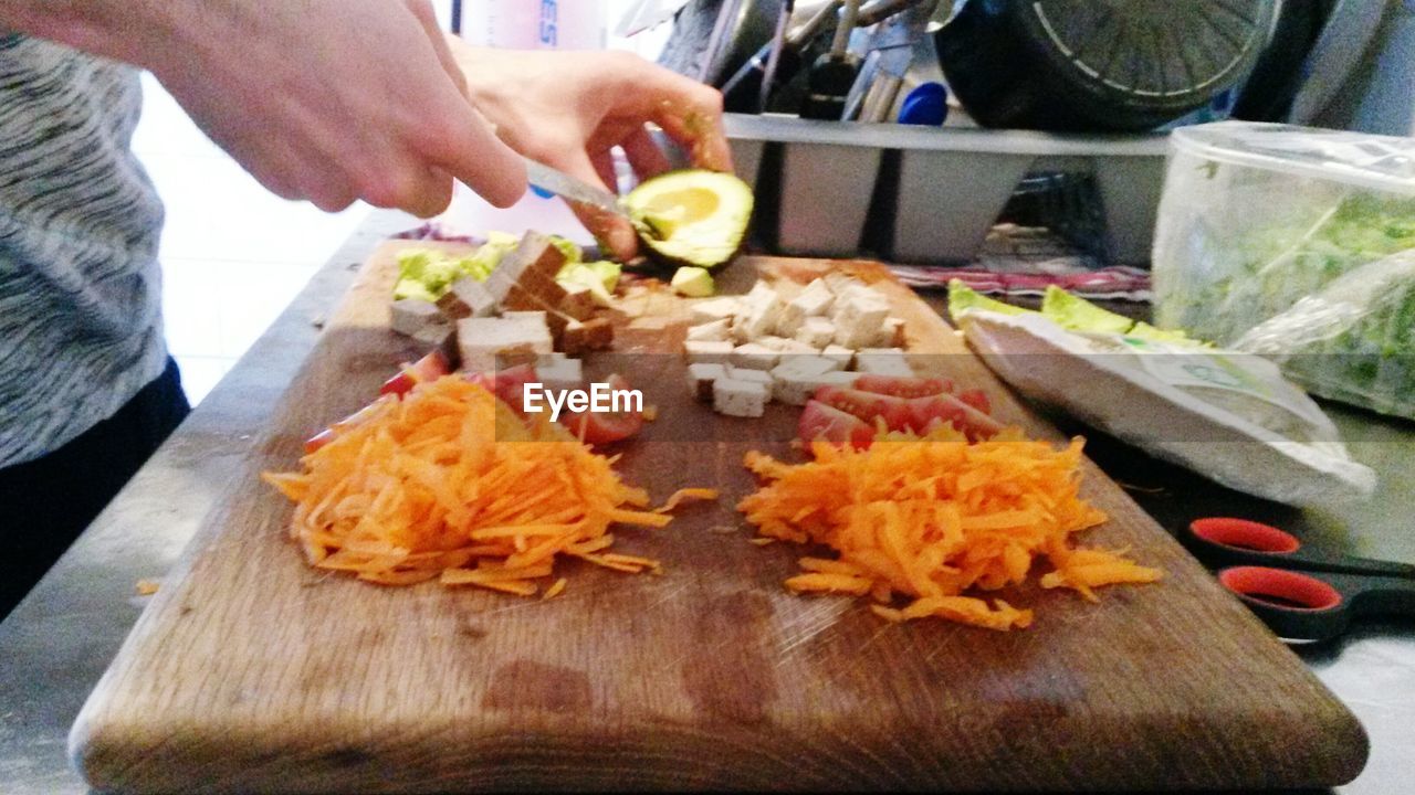 CLOSE-UP OF PREPARING FOOD ON GRILL