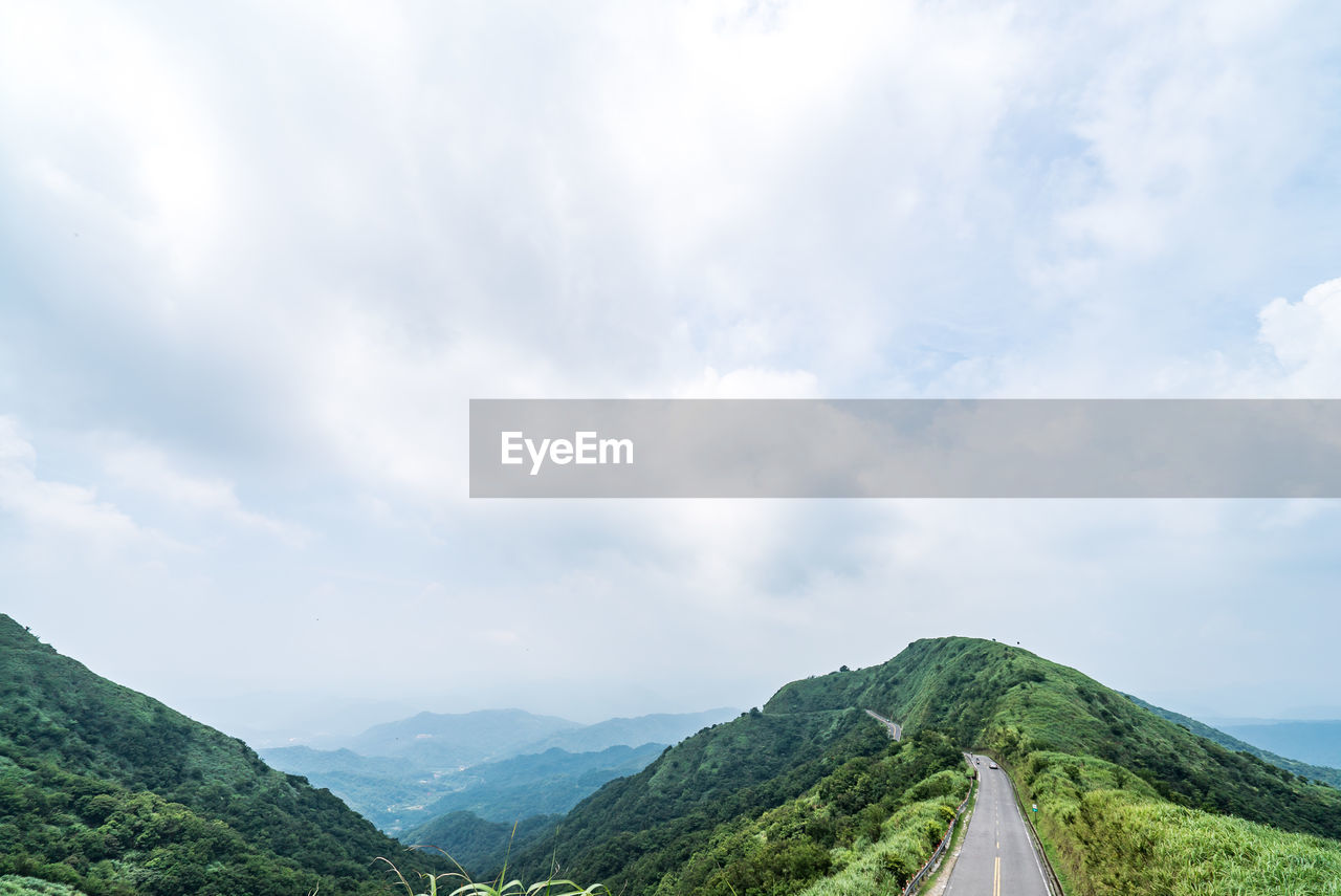 PANORAMIC VIEW OF MOUNTAIN AGAINST SKY