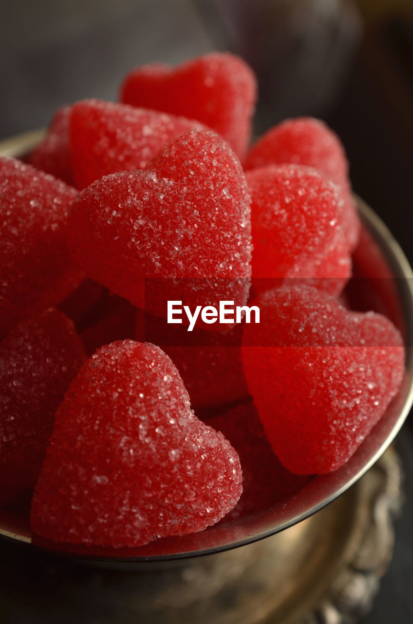 CLOSE-UP OF STRAWBERRY ON CAKE